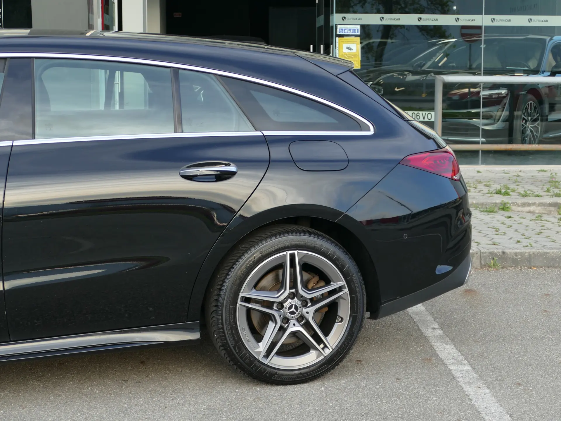 Mercedes-Benz CLA 250 e Shooting Brake AMG Line 13