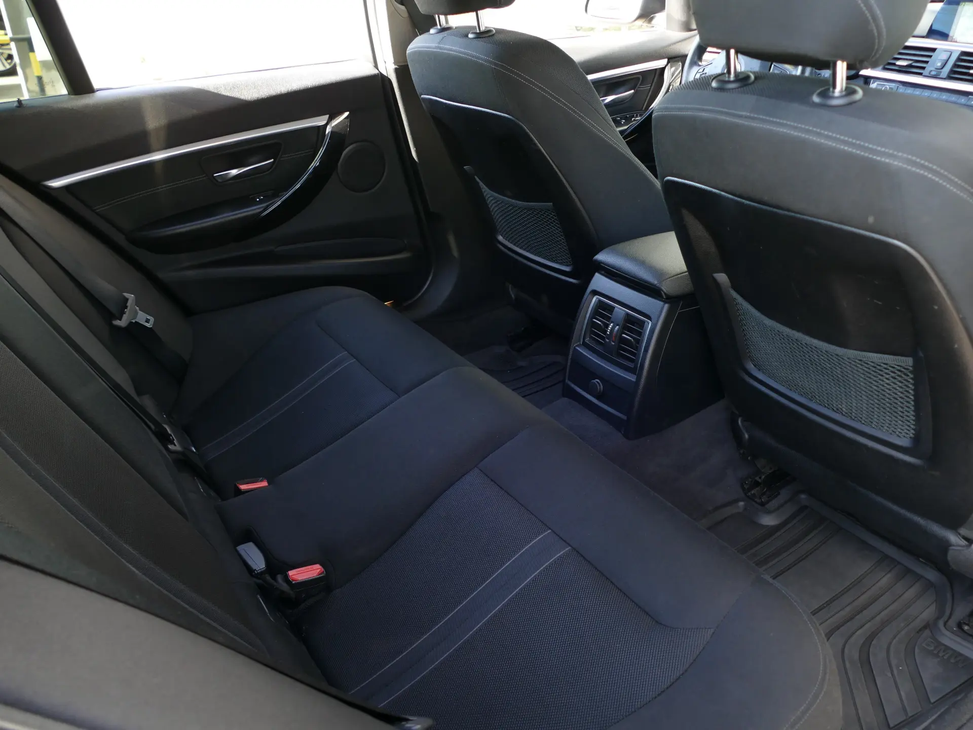 BMW 318 d Line Sport 33