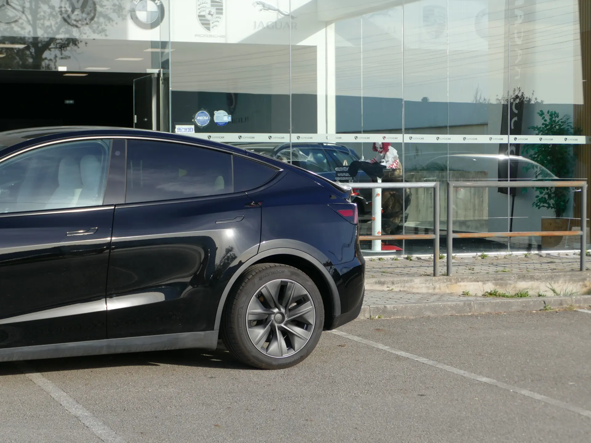Tesla Model Y Standard 16