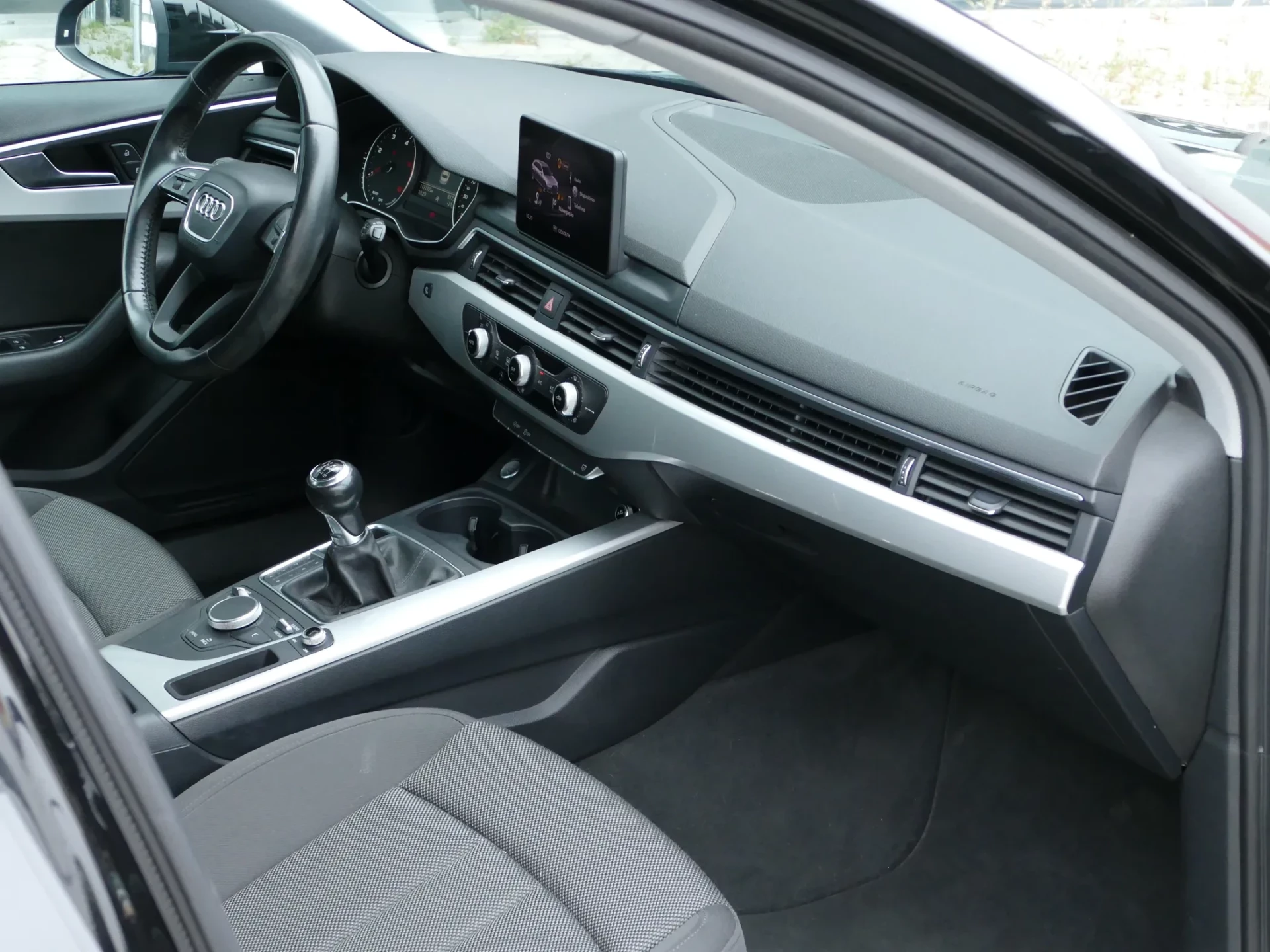 Audi A4 Avant 2.0 TDI Advance 25