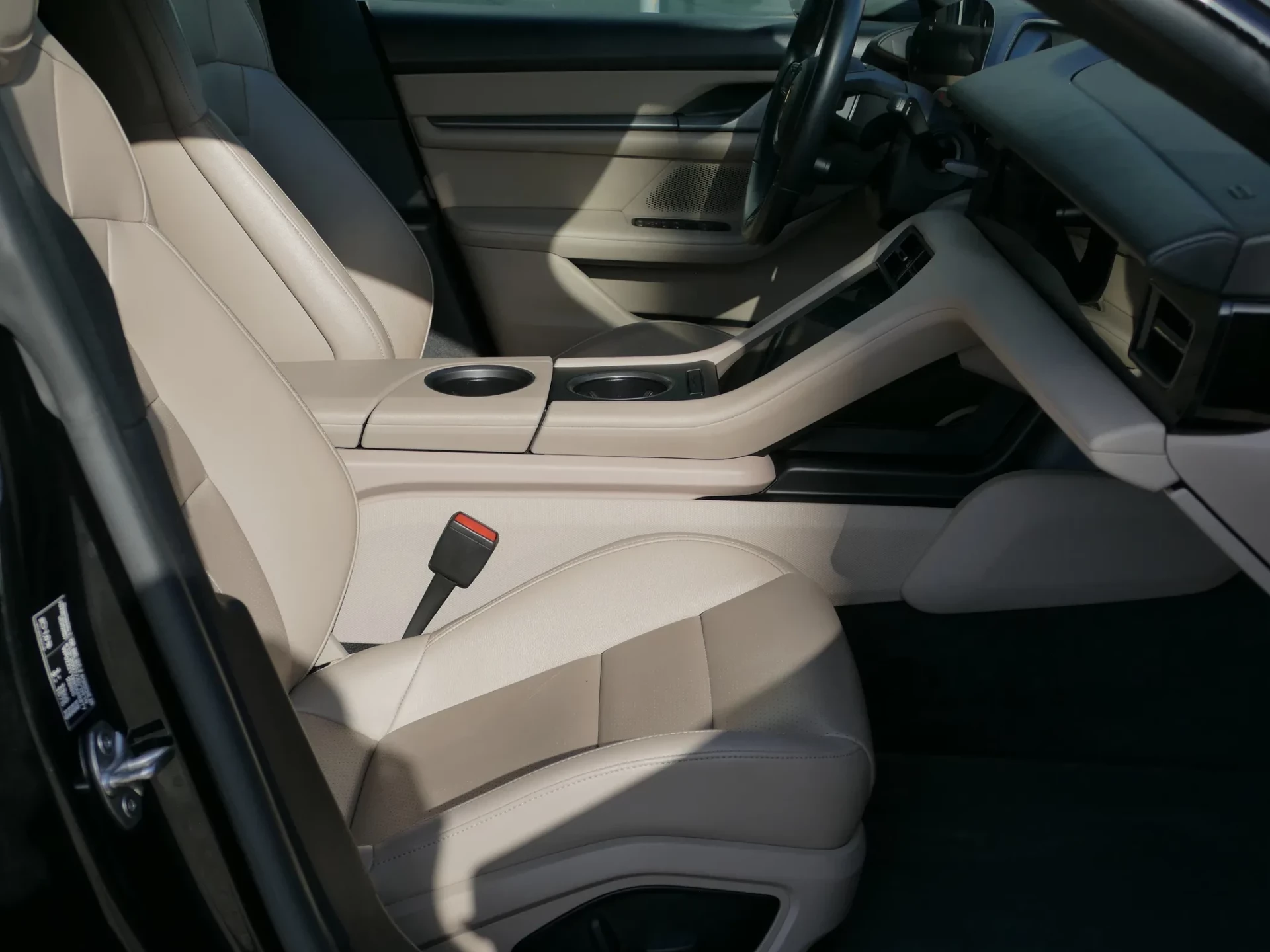 Porsche Taycan Sport Turismo 4S 36