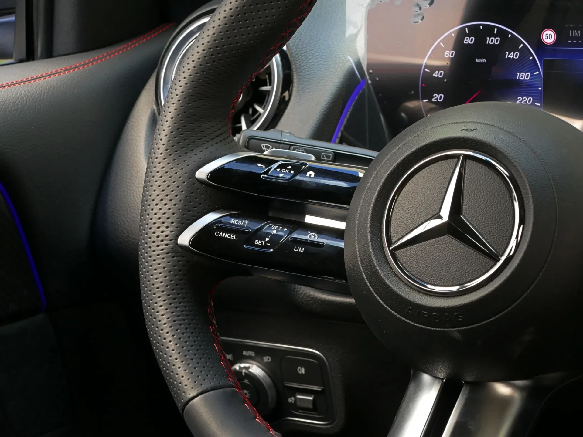 Mercedes-Benz GLB 180 d AMG Line 28
