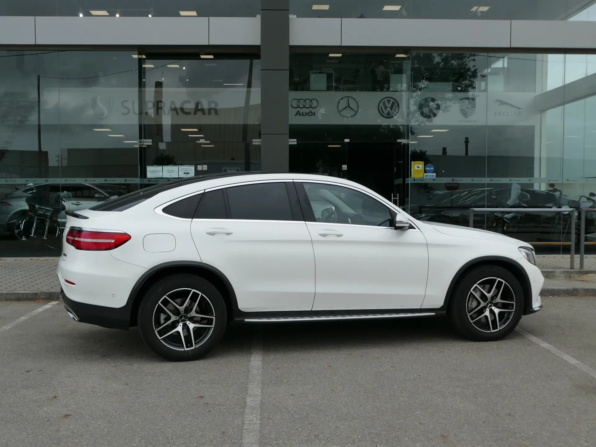 Mercedes-Benz GLC 220 d 4Matic 9G-TRONIC AMG Line 19