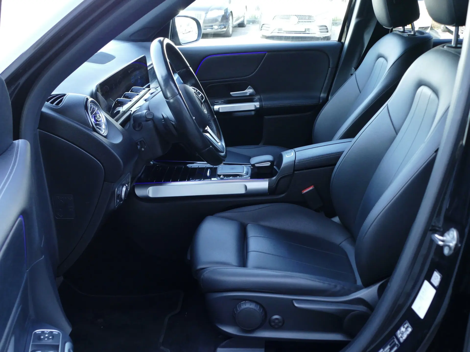 Mercedes-Benz EQB 300 4Matic 31