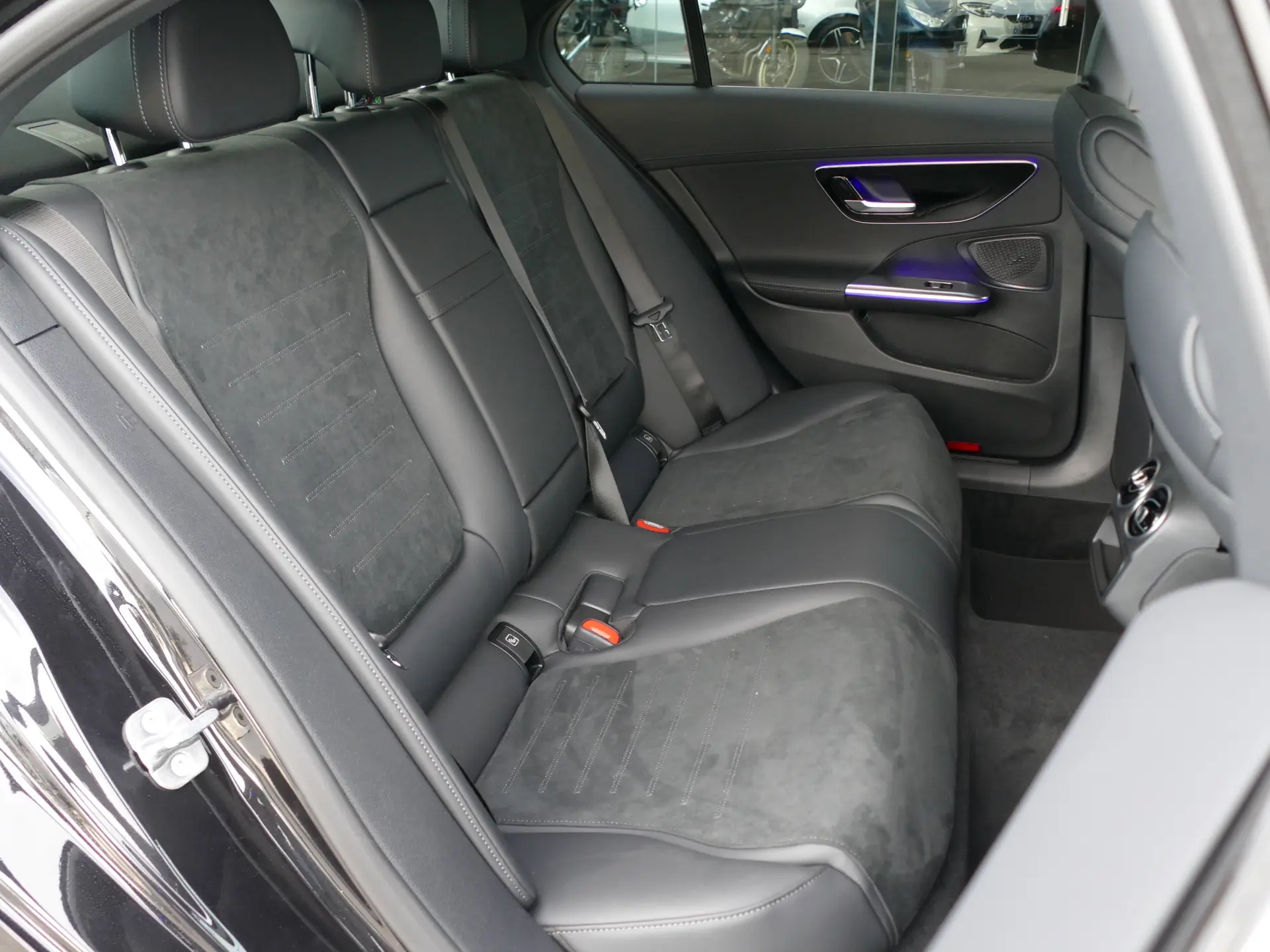 Mercedes-Benz C 300 e AMG Line 31