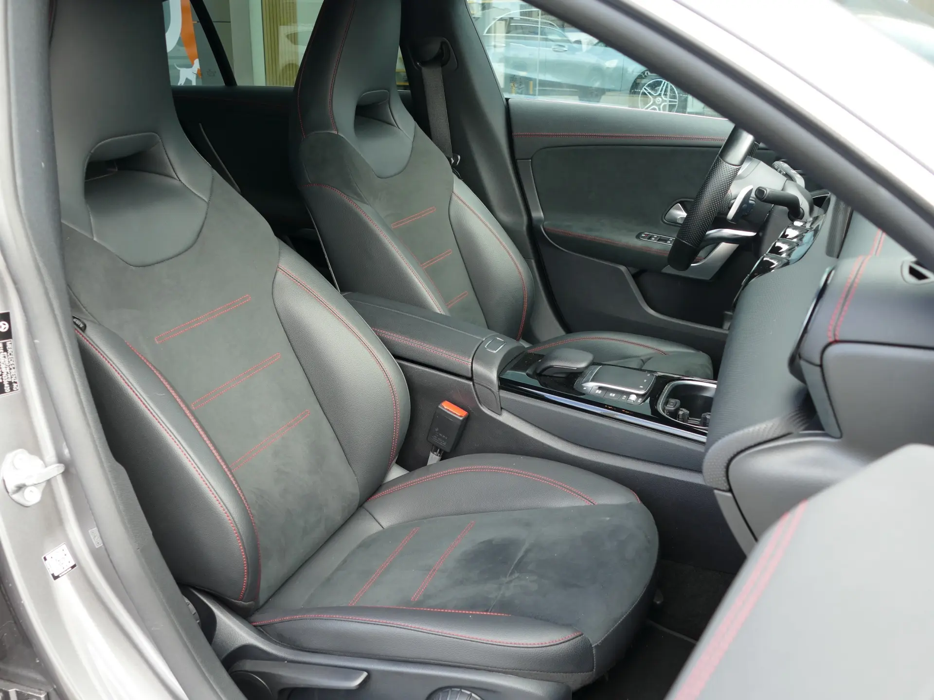 Mercedes-Benz CLA 250 e Shooting Brake AMG Line 26