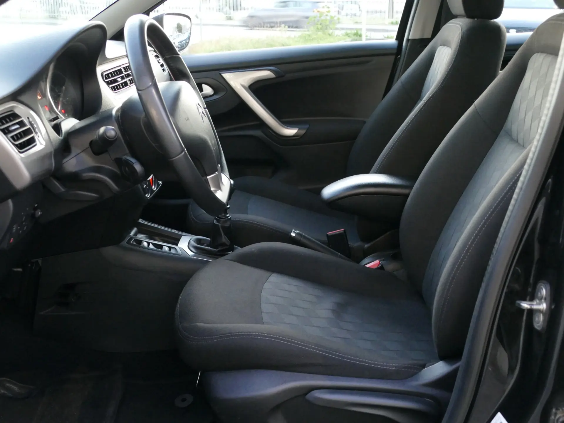 Citroen C-Elysée 1.5 BlueHDi Shine 26