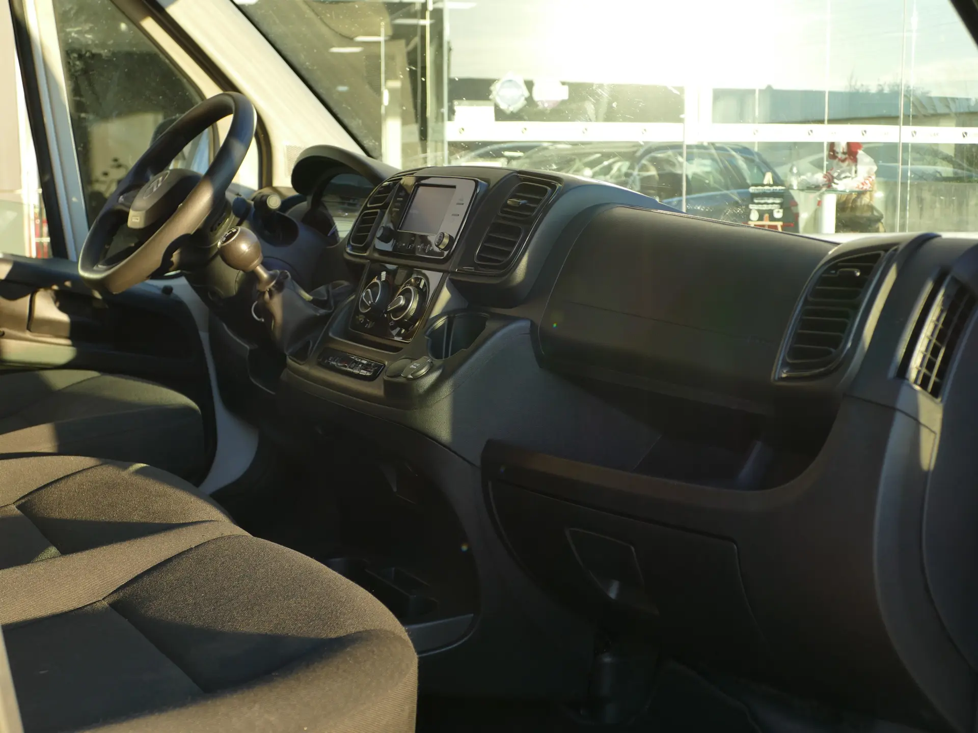 Citroen Jumper 2.2 BlueHDi 3.3T L3H2 28