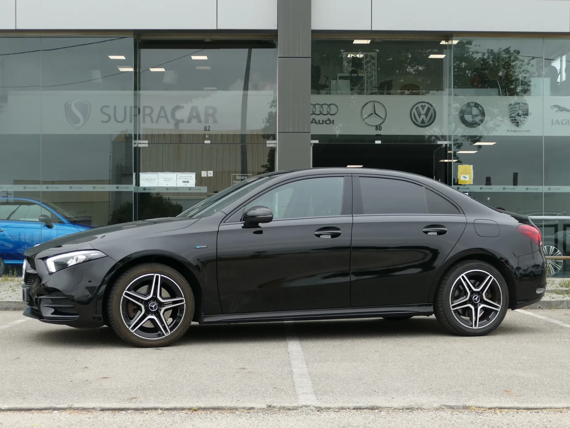 Mercedes-Benz A 250 Limousine e AMG Line 35