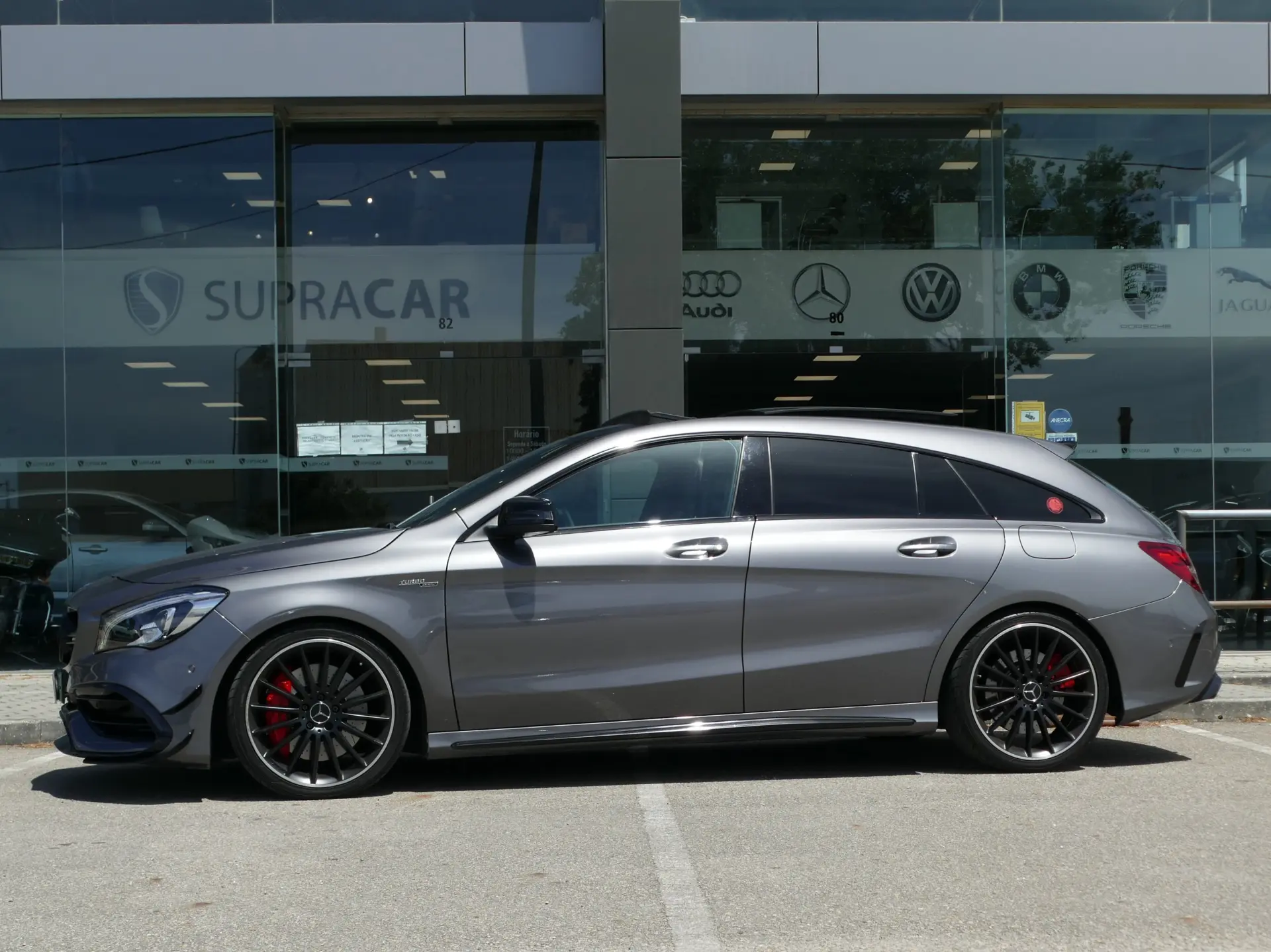 Mercedes-Benz CLA 45 AMG Shooting Brake 4-Matic 21
