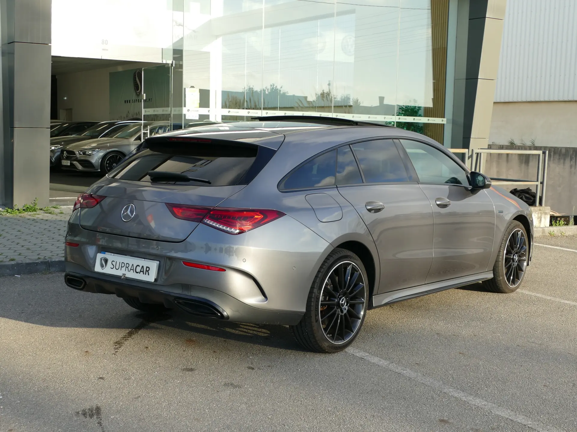 Mercedes-Benz CLA 250 e Shooting Brake AMG Line 3
