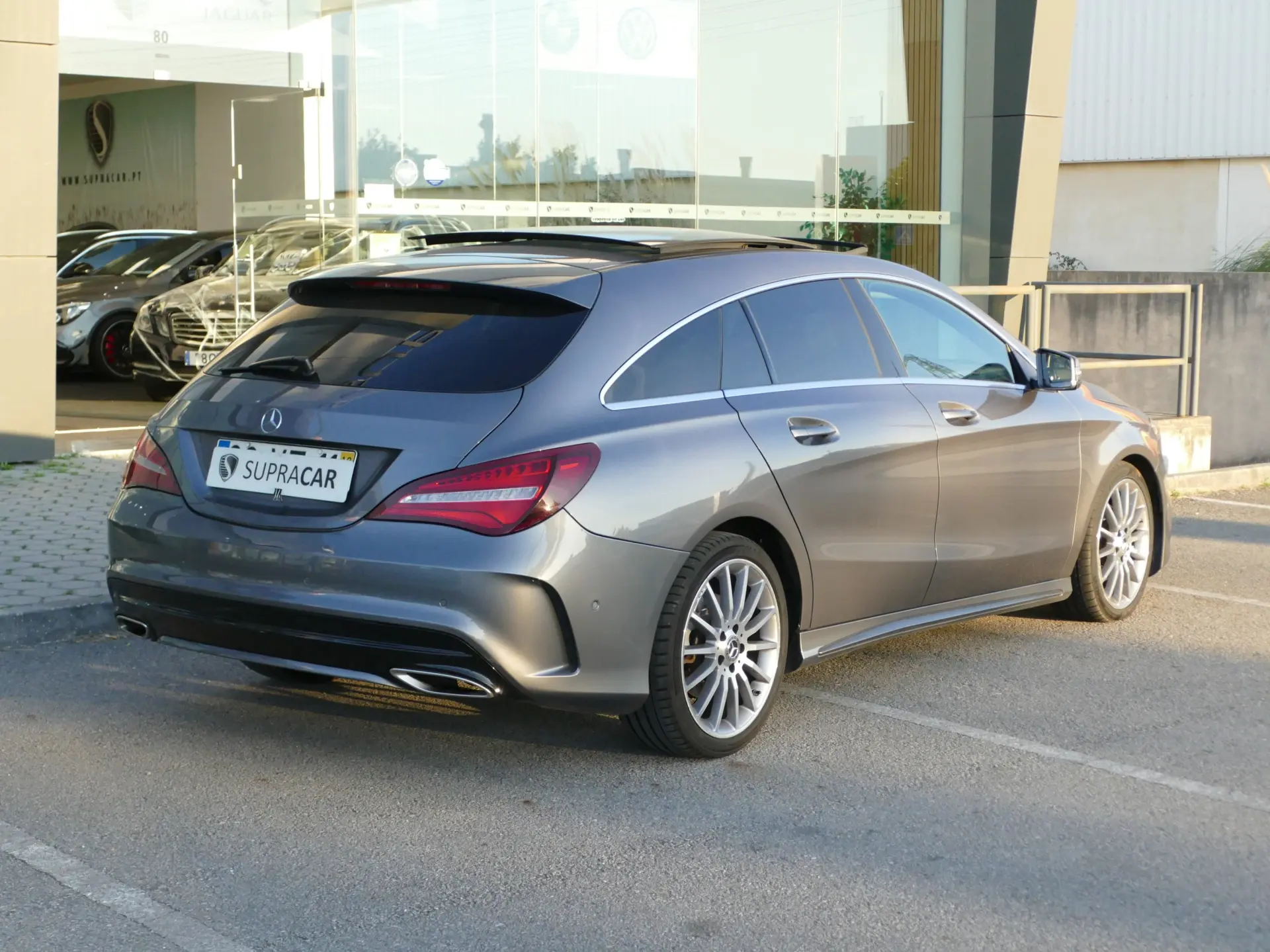 Mercedes-Benz CLA 200 d Shooting Brake AMG Line Aut. 4