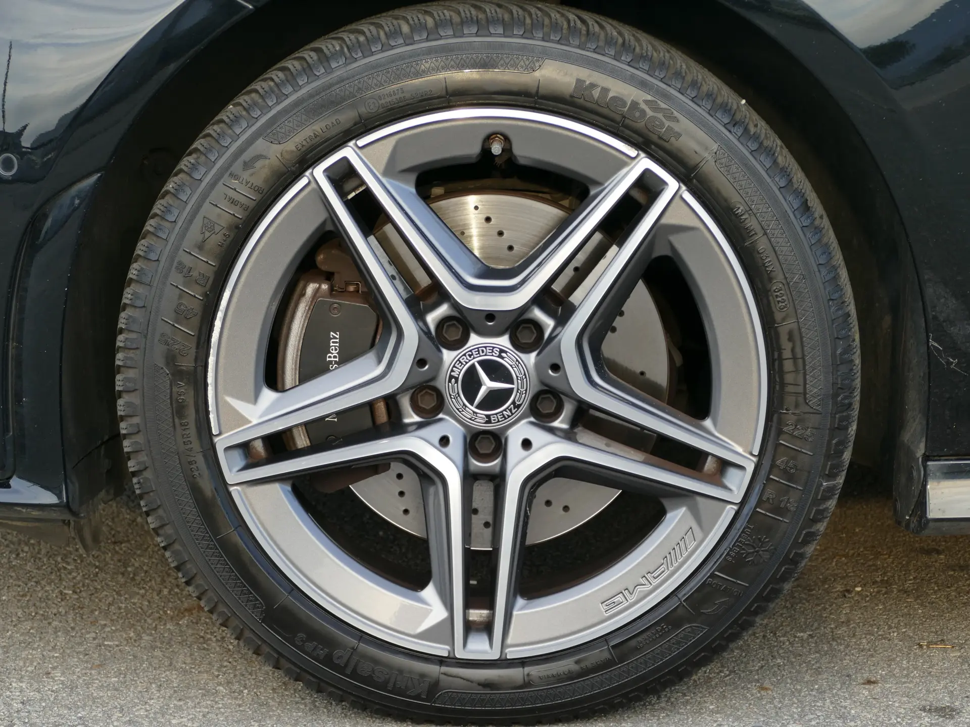 Mercedes-Benz CLA 250 e Shooting Brake AMG Line 5