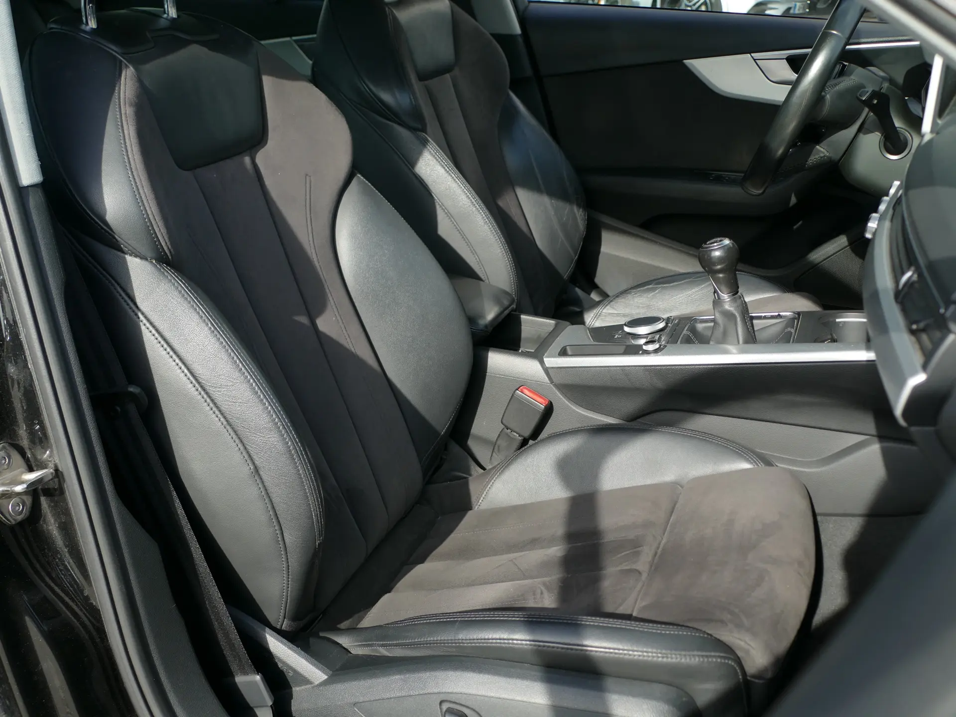 Audi A4 Avant 2.0 TDI Advance 32