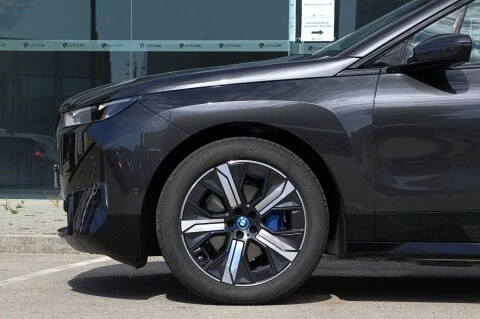 BMW iX xDrive 40 9