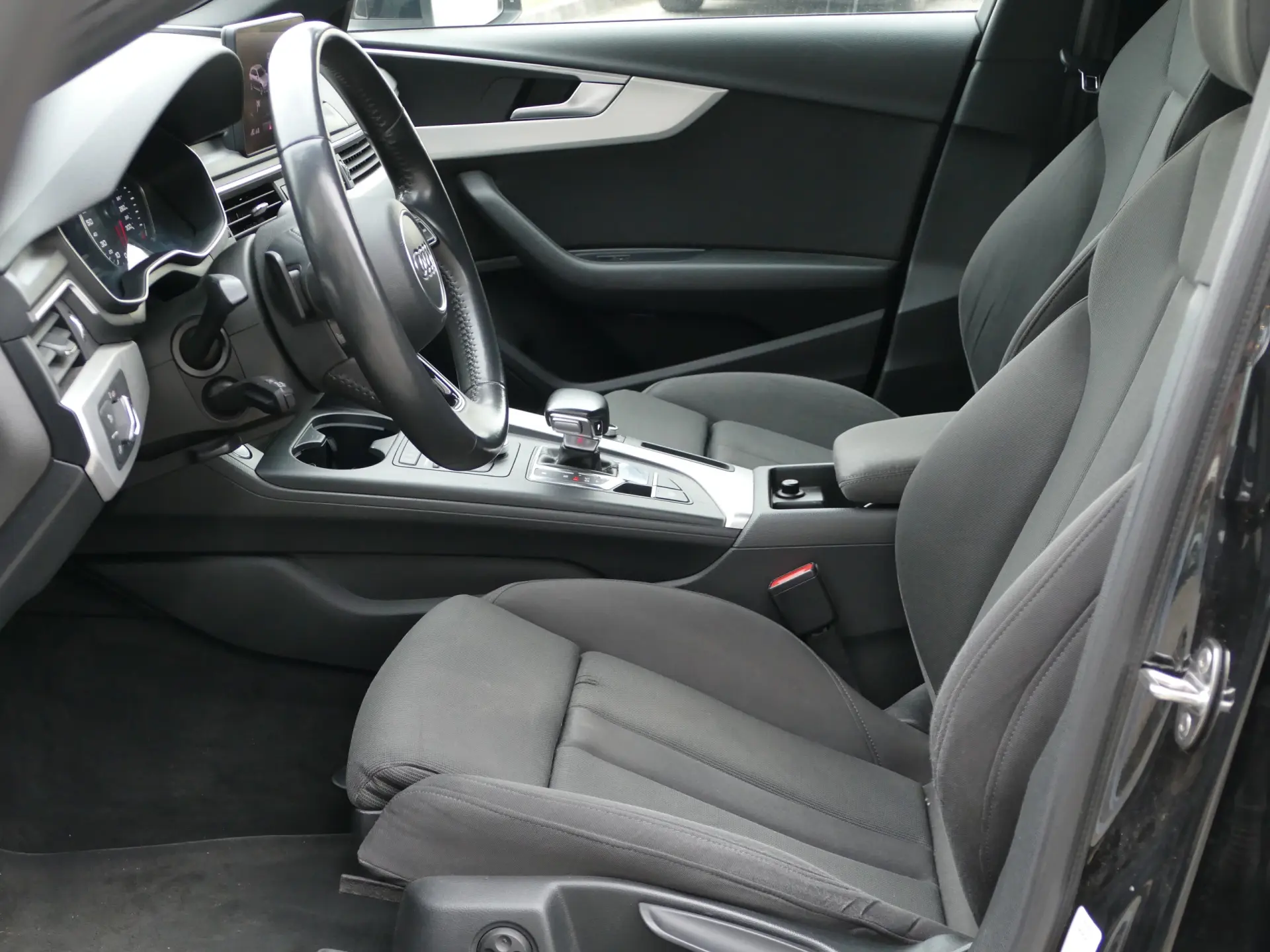 Audi A4 Avant 40 TDI Sport S tronic 26