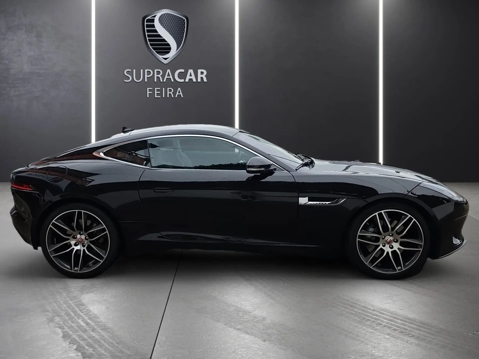 Jaguar F-Type 2.0 i4 R-Dynamic 3