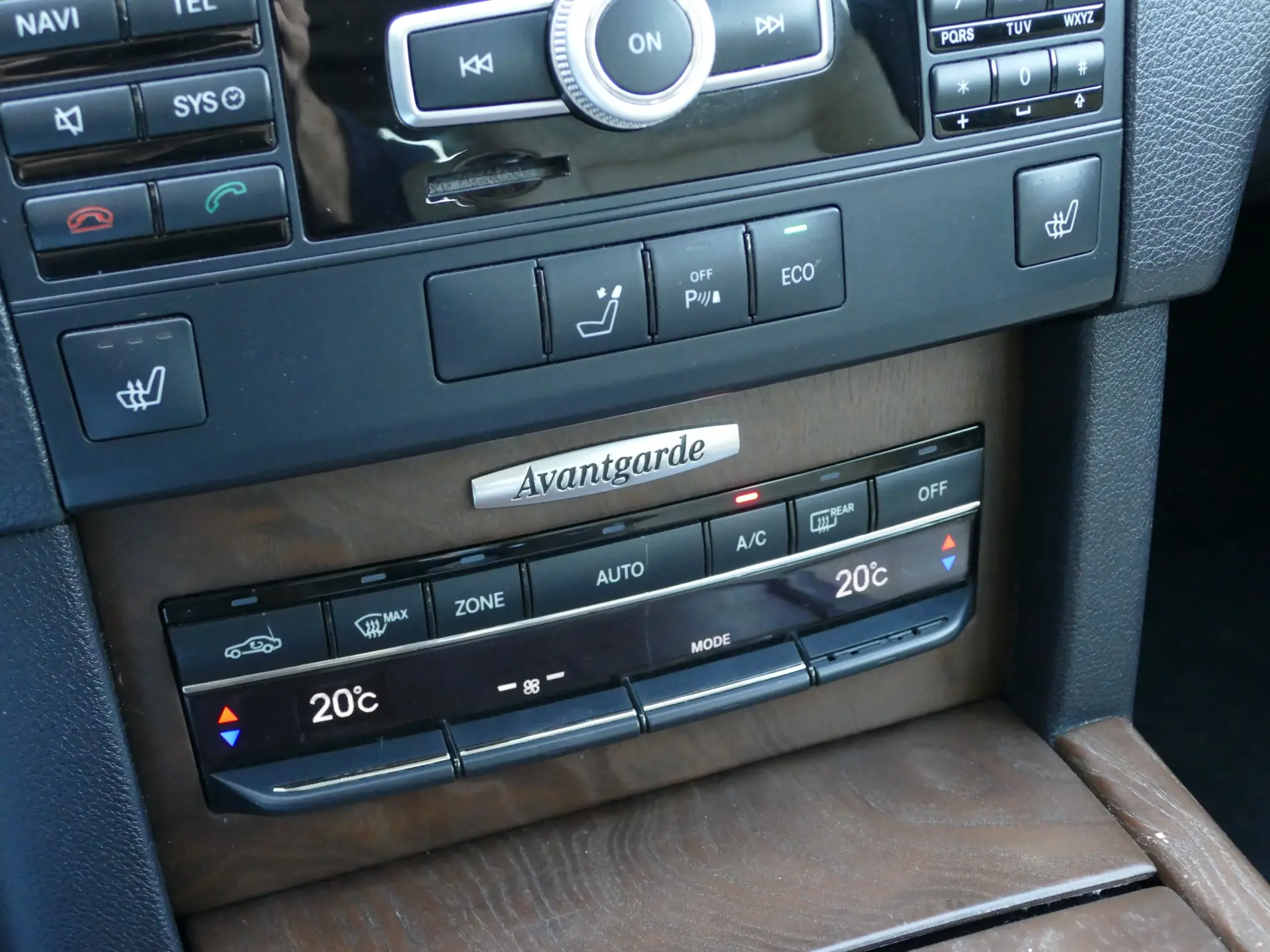 Mercedes-Benz E 220 CDi Avantgarde BE Auto. 23