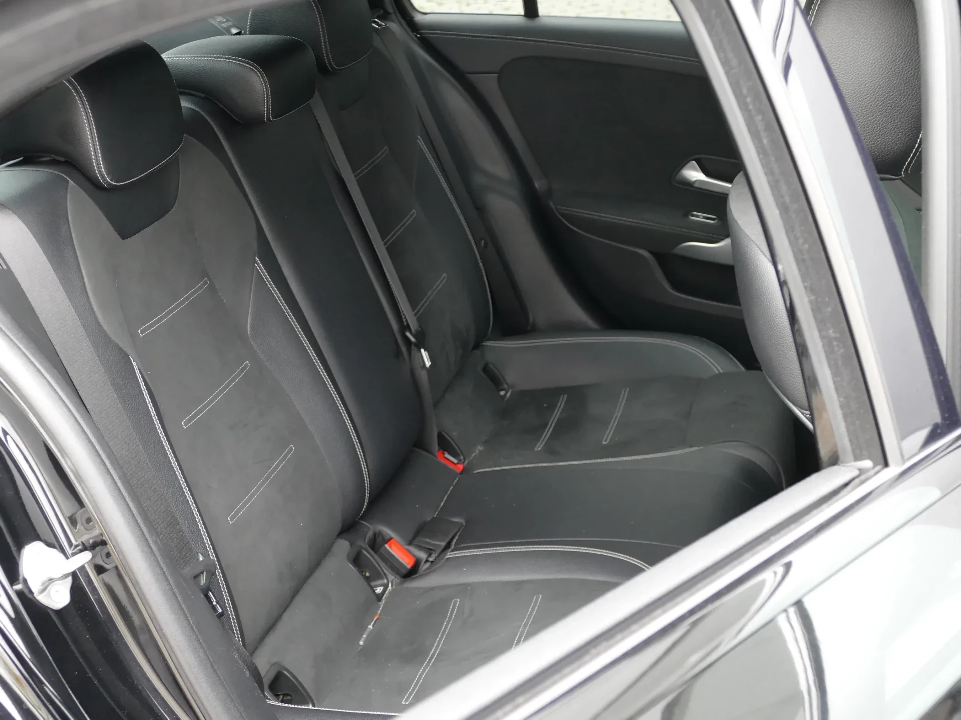 Mercedes-Benz A 250 Limousine e AMG Line 27