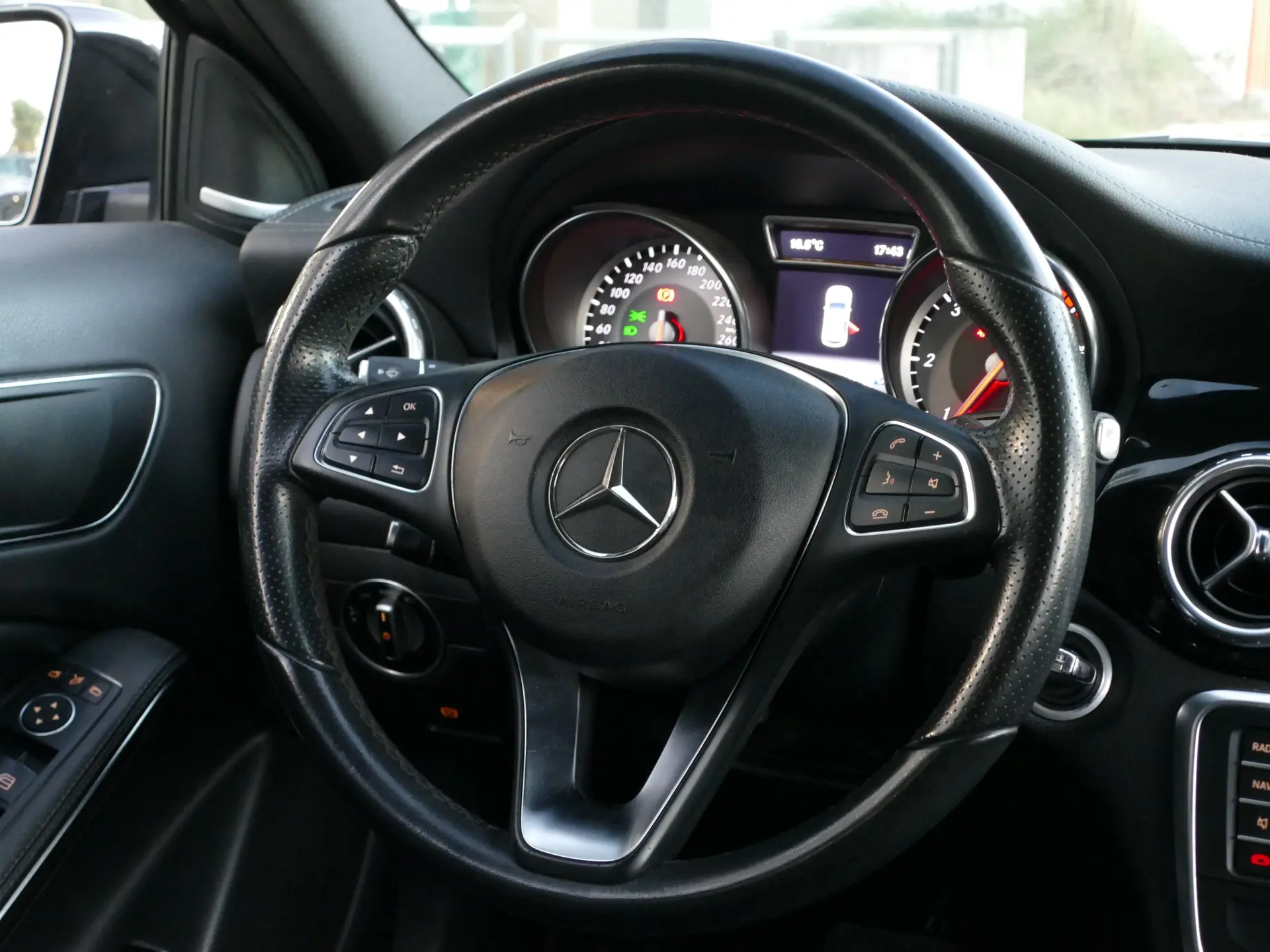 Mercedes-Benz GLA 220 d Urban 33