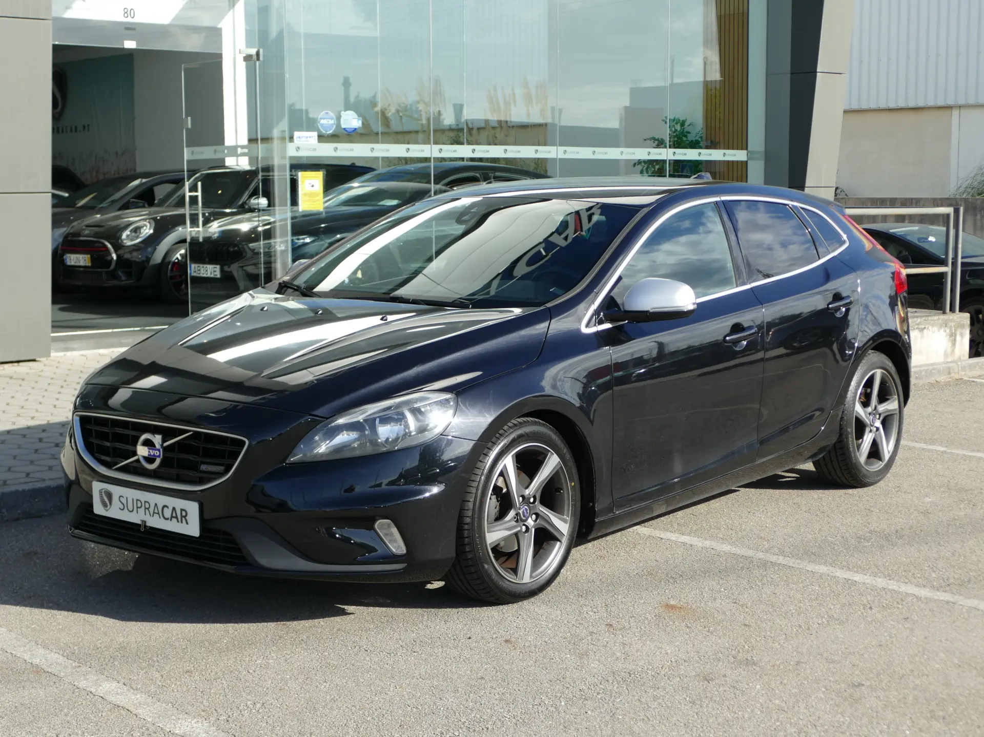 Volvo V40 1.6 D2 R-Design 1