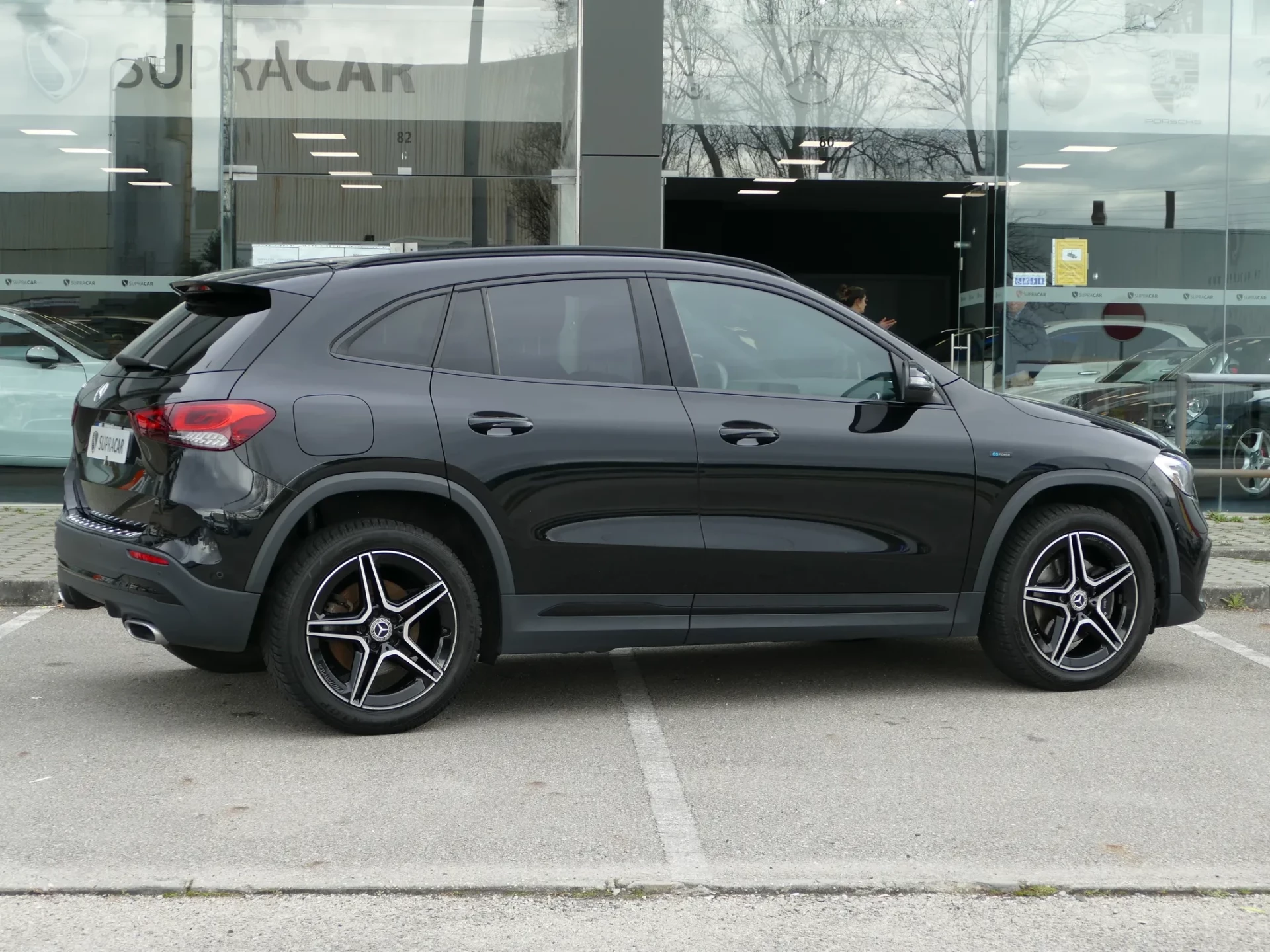 Mercedes-Benz GLA 250 e AMG Line 10