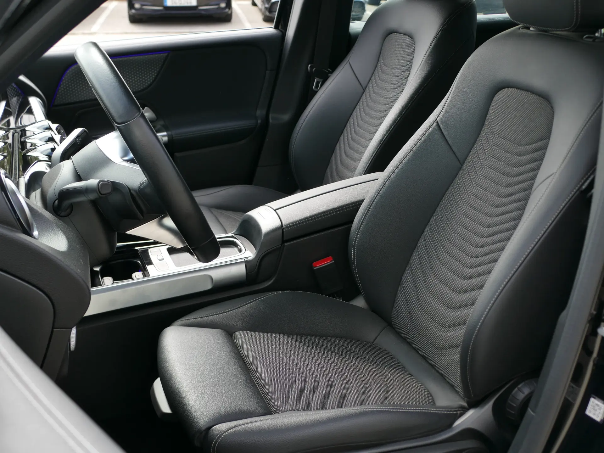 Mercedes-Benz EQB 300 4Matic Progressive 28