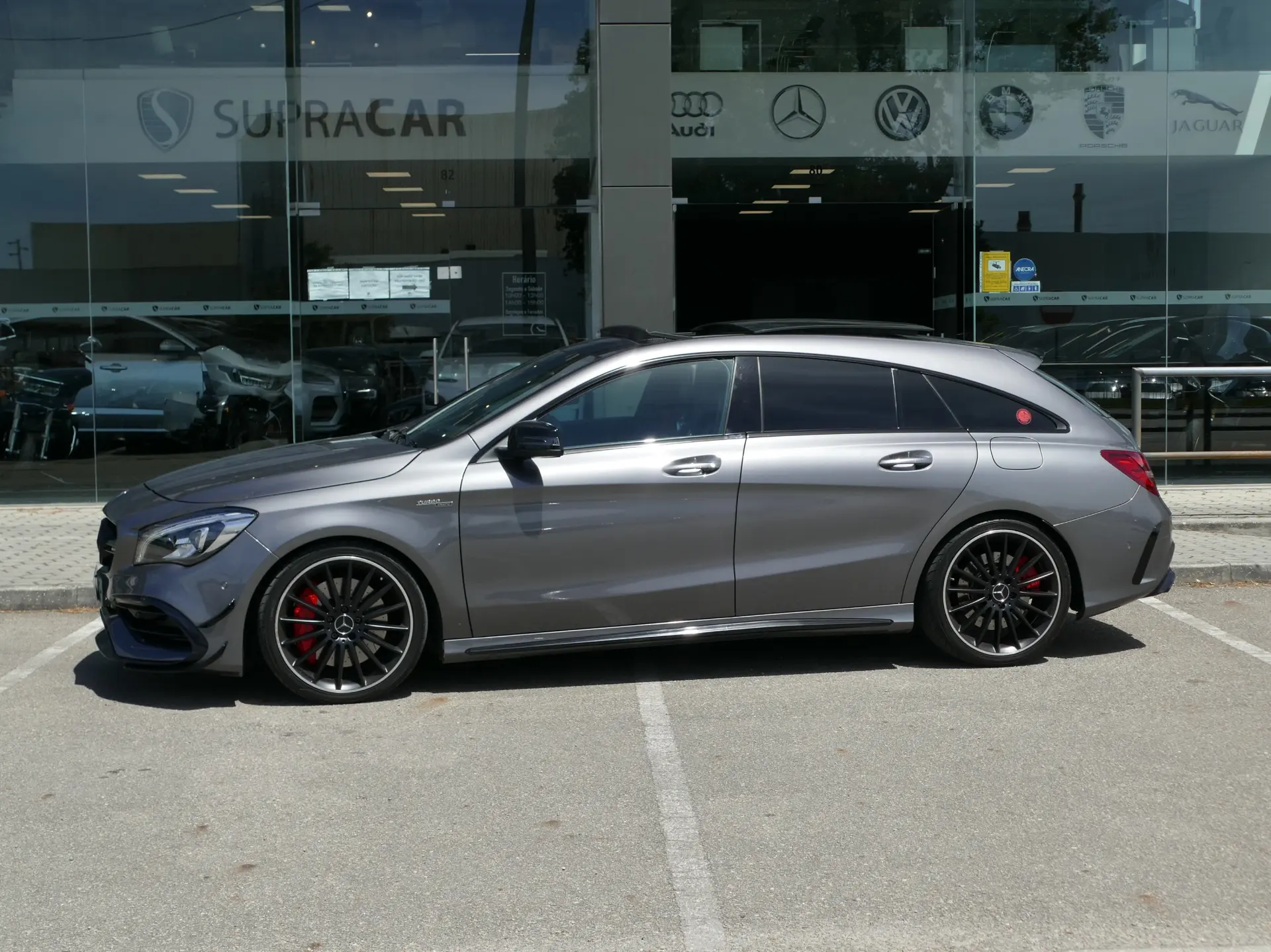 Mercedes-Benz CLA 45 AMG Shooting Brake 4-Matic 47