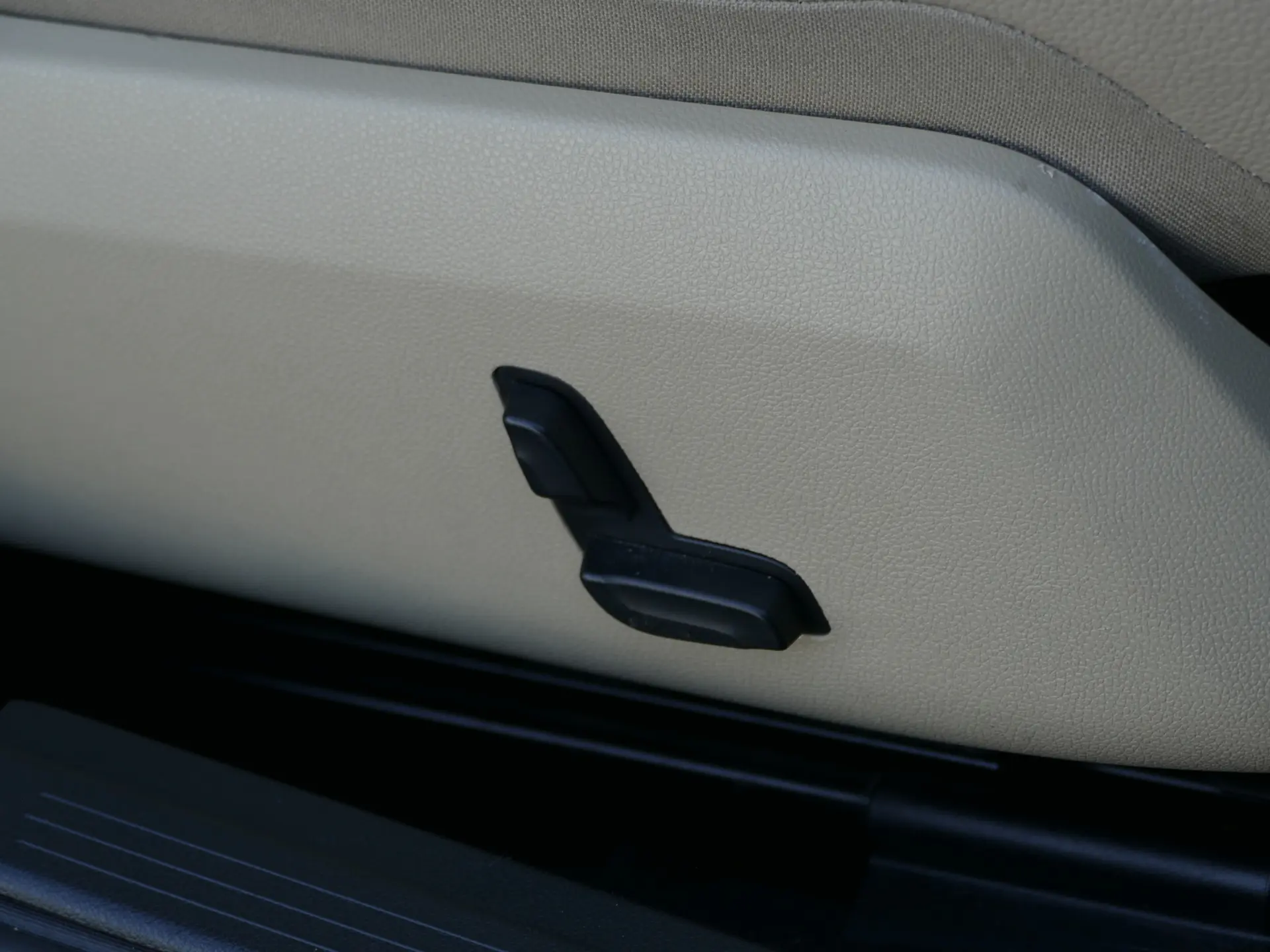 Mercedes-Benz E 220 CDi Avantgarde BE Auto. 32
