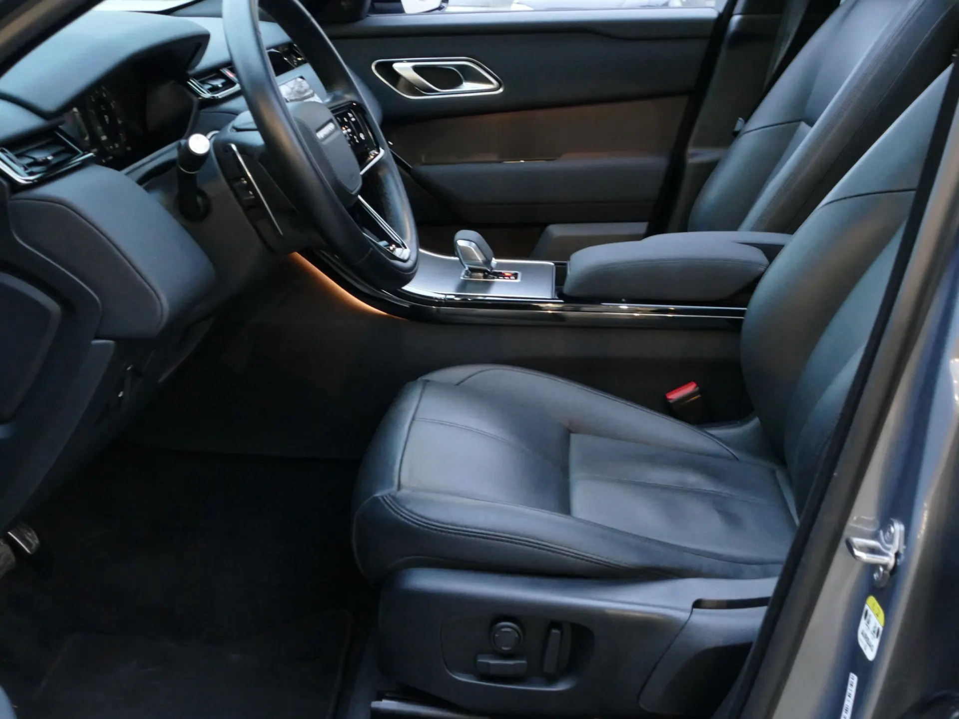 Land Rover Range Rover Velar 2.0 P400e AWD Dynamic SE 27