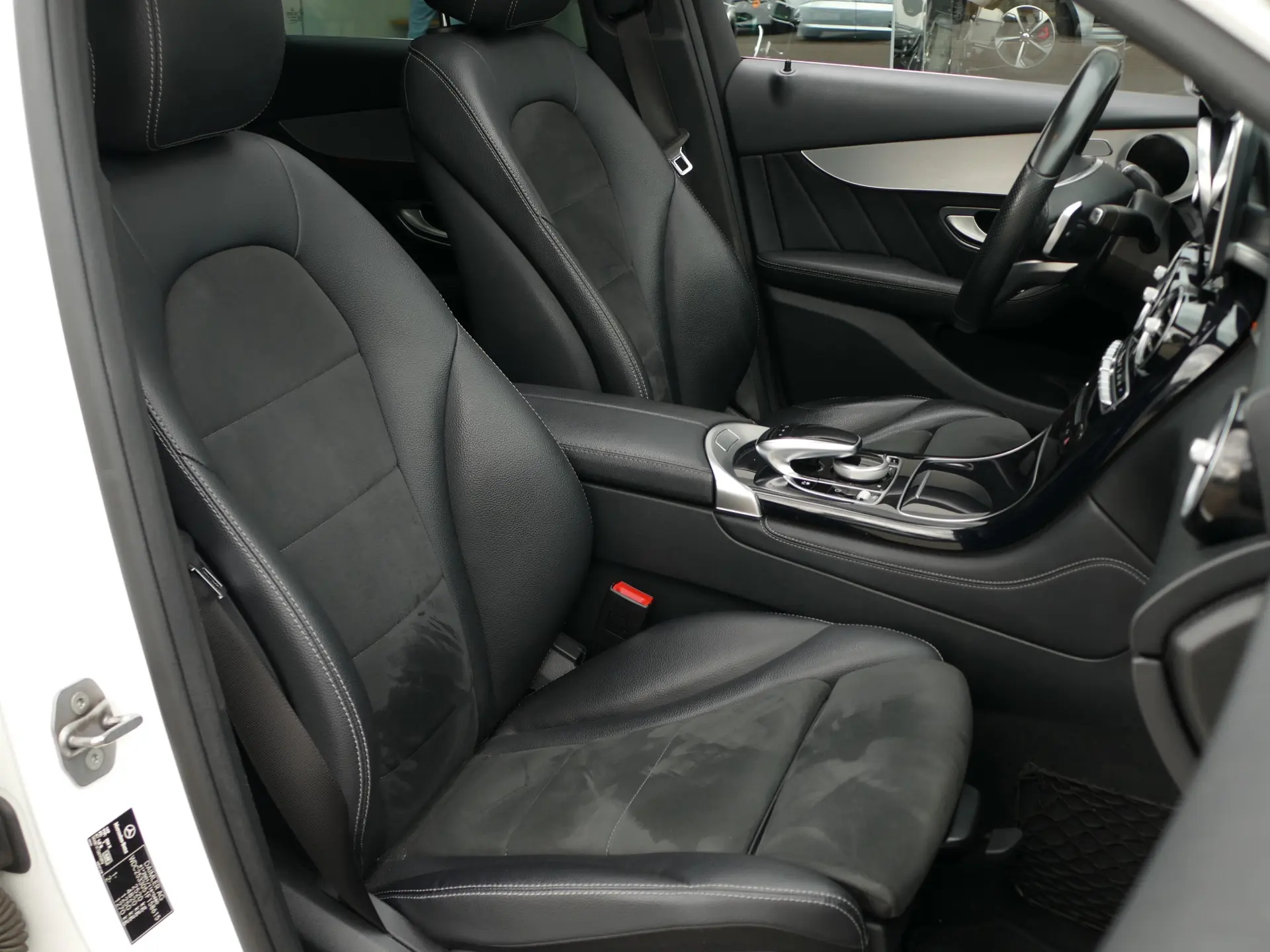 Mercedes-Benz GLC 220 d 4Matic 9G-TRONIC AMG Line 33