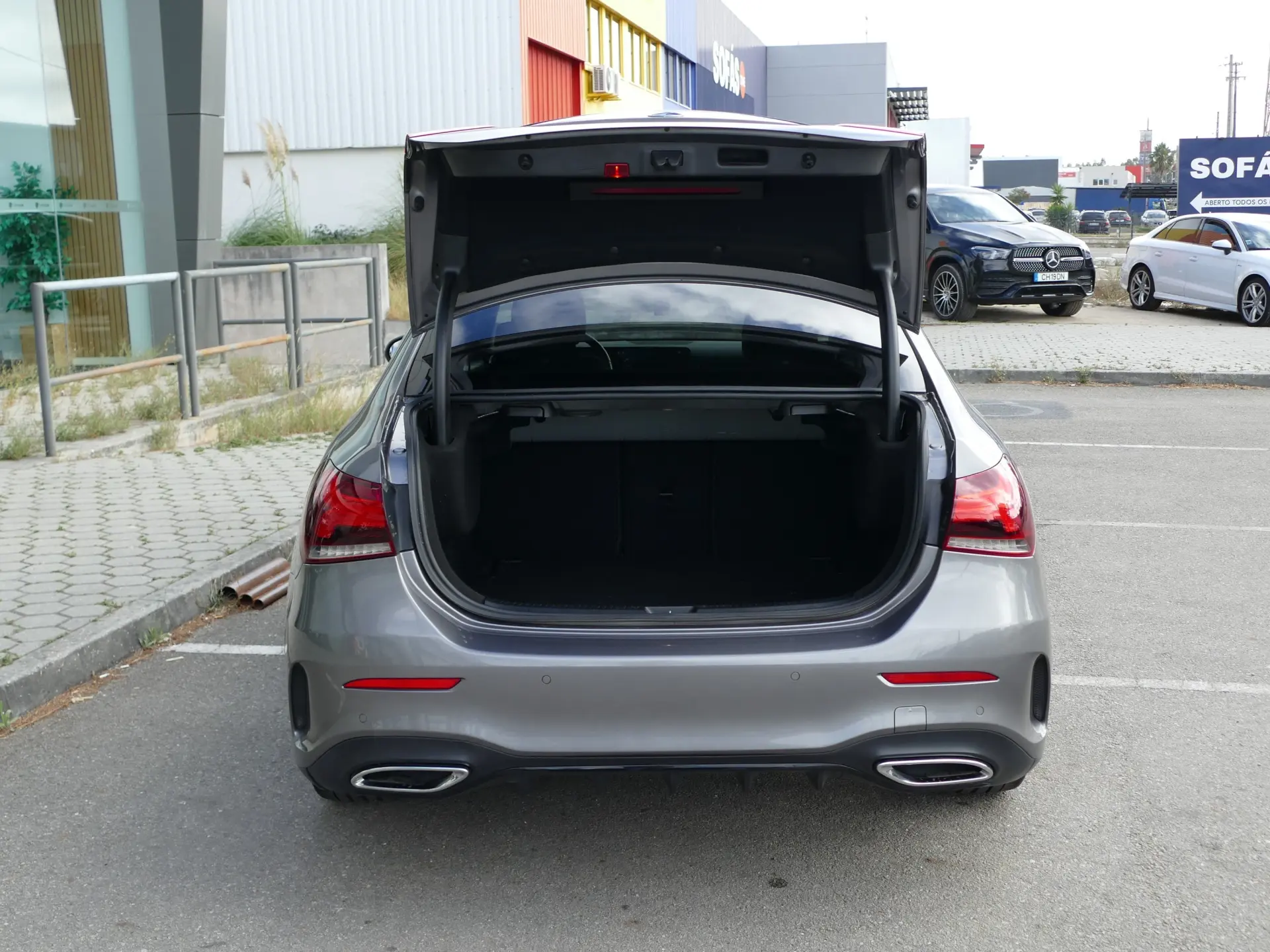 Mercedes-Benz A 180 Limousine d AMG Line Aut. 14