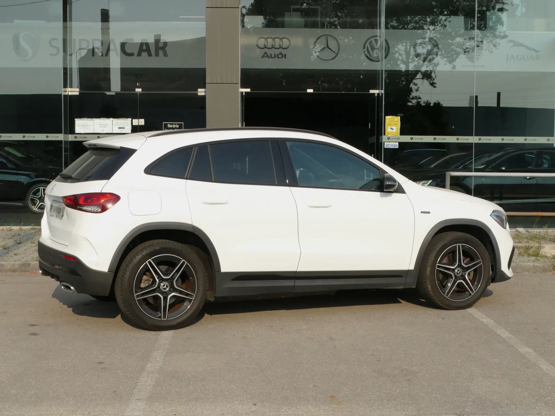 Mercedes-Benz GLA 250 e AMG Line 16