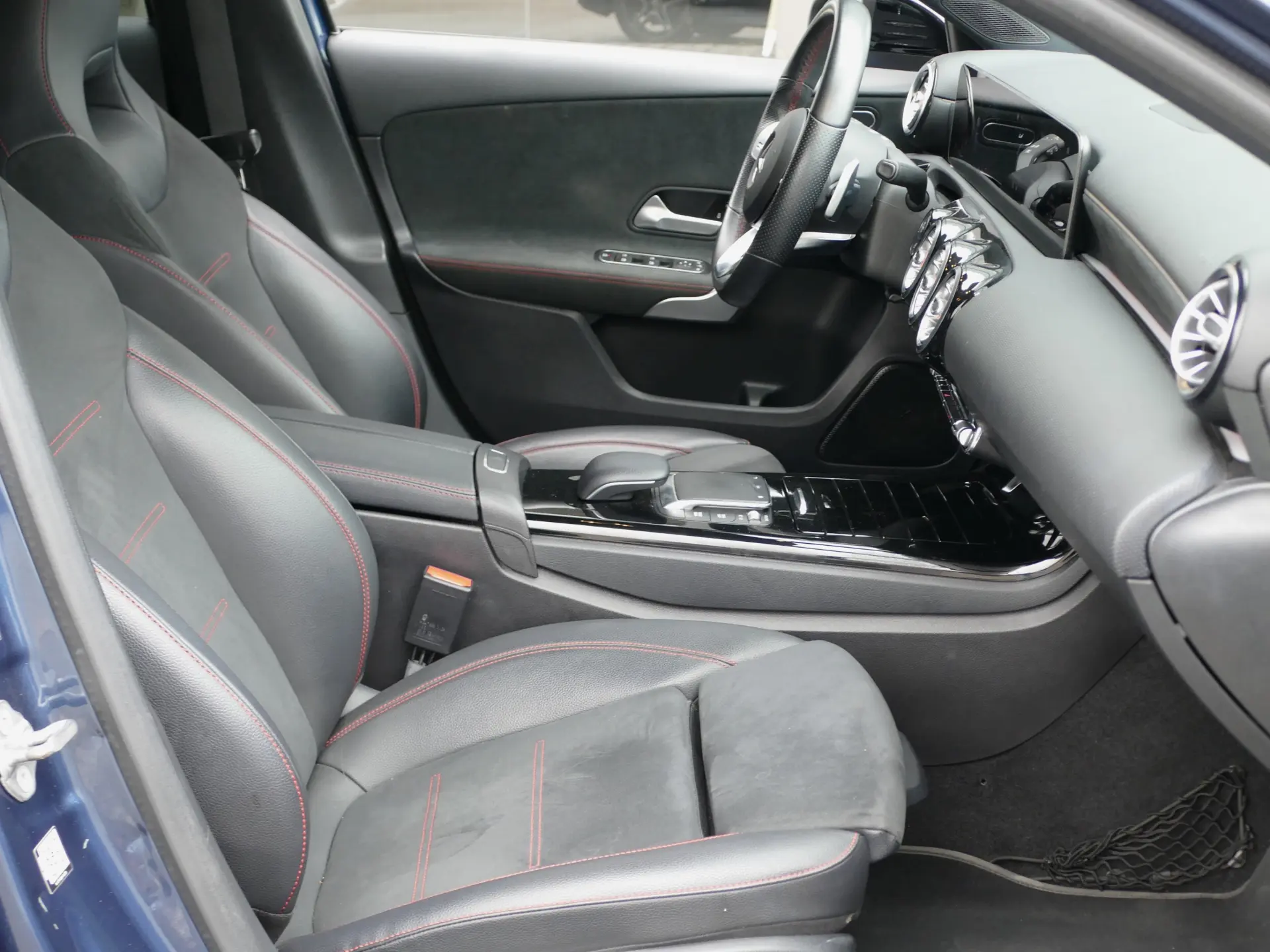 Mercedes-Benz A 180 d AMG Line Aut. 28
