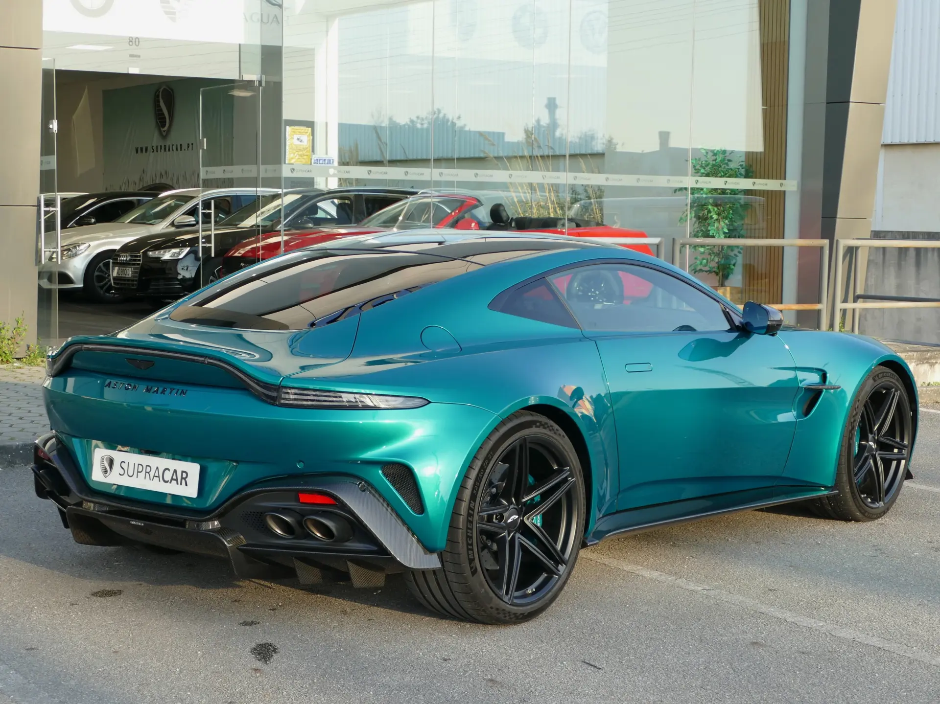 Aston Martin Vantage Coupe V8 4
