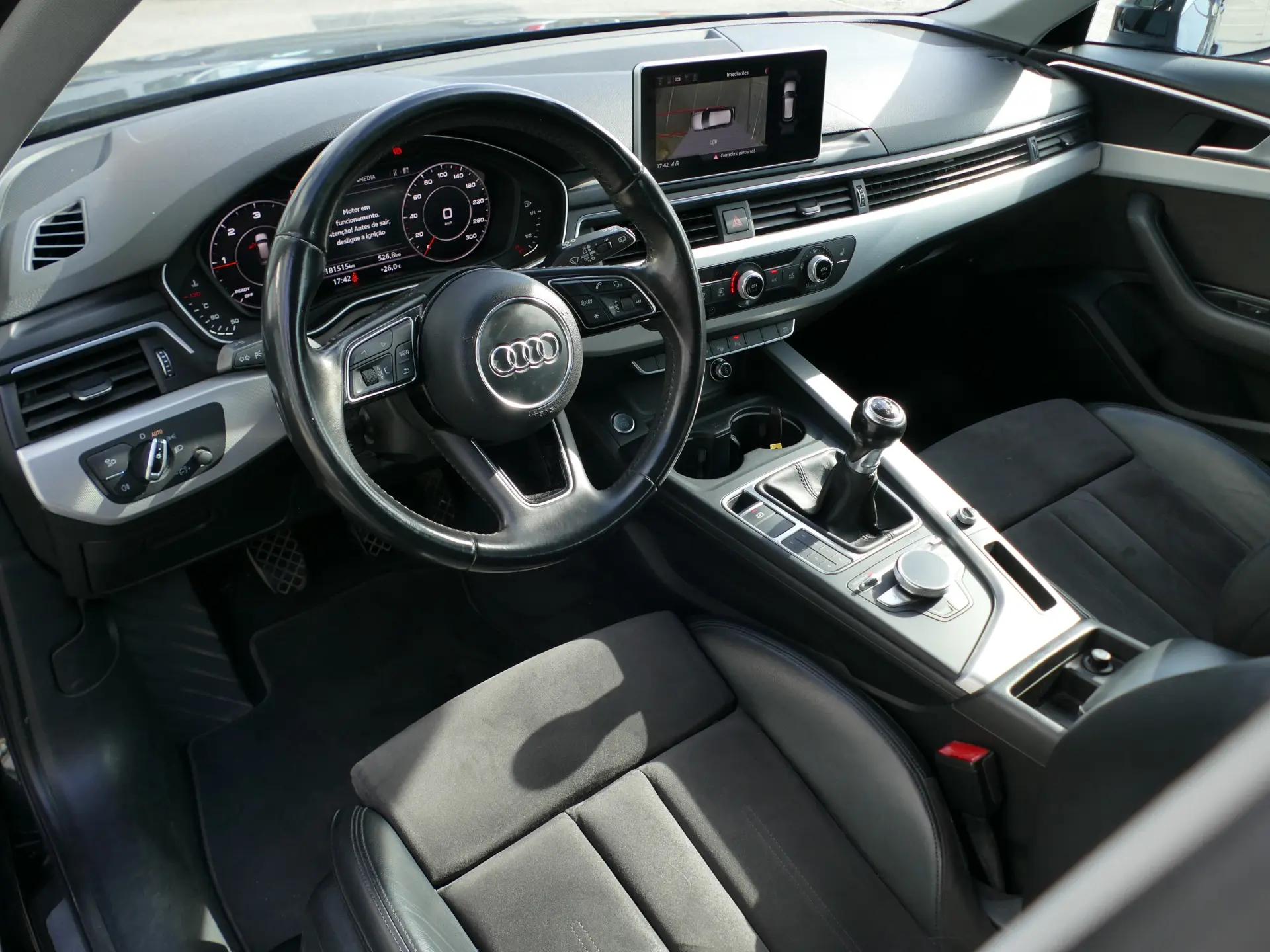 Audi A4 Avant 2.0 TDI Advance 27