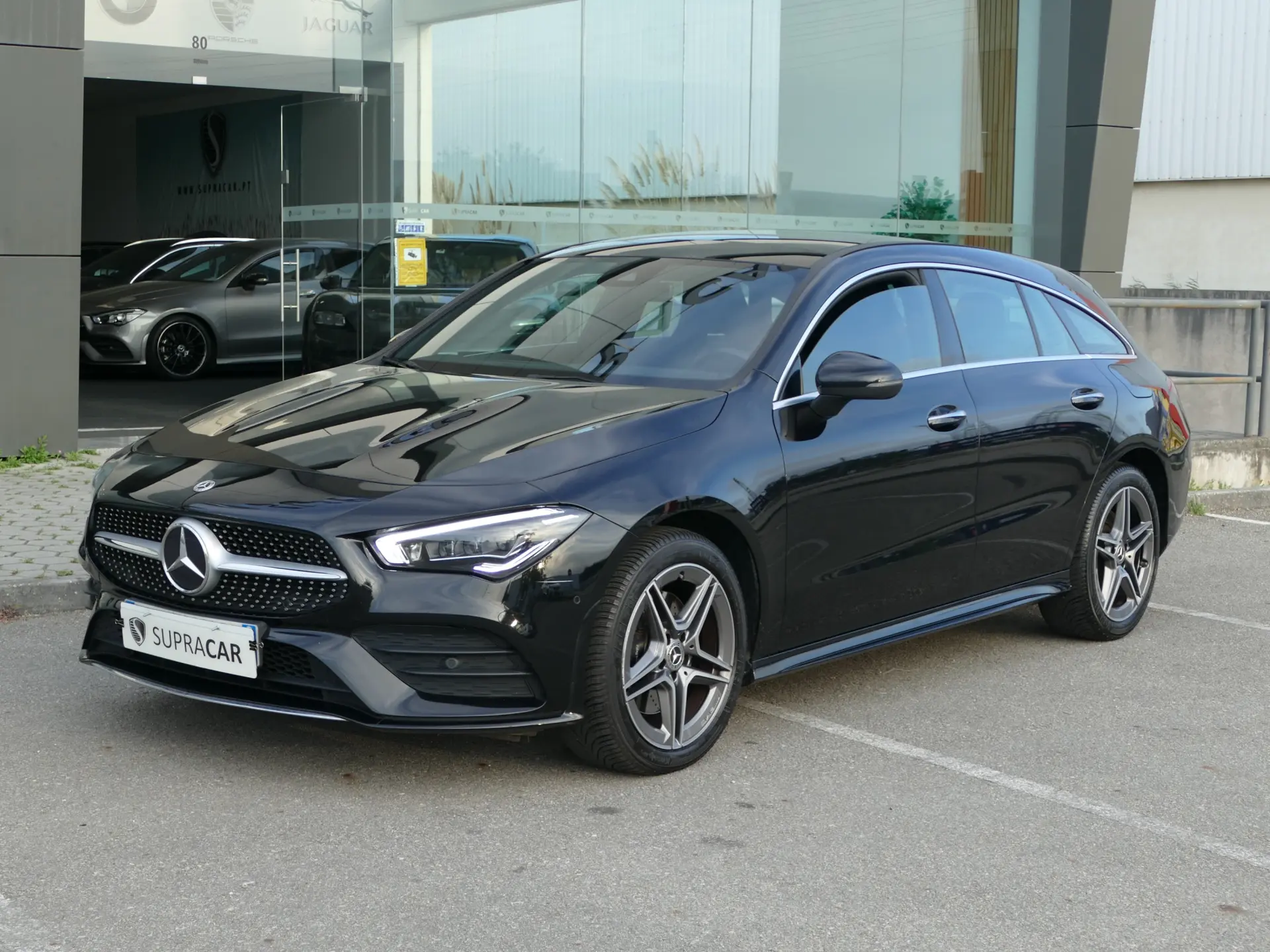 Mercedes-Benz CLA 250 e Shooting Brake AMG Line 1