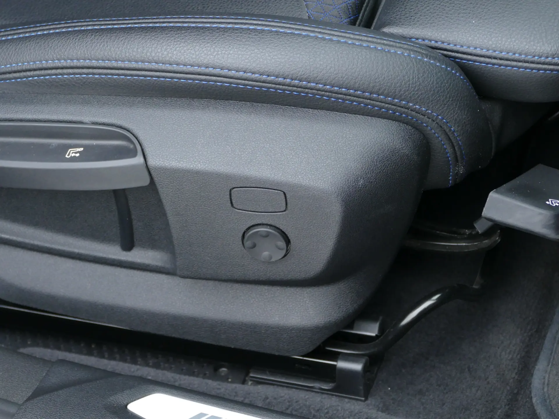 BMW 216 Gran Coupé d Pack Desportivo M 28