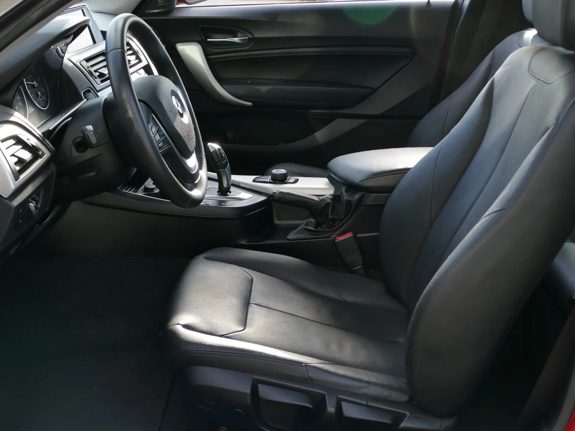 BMW 220 d Coupe Advantage Auto 27