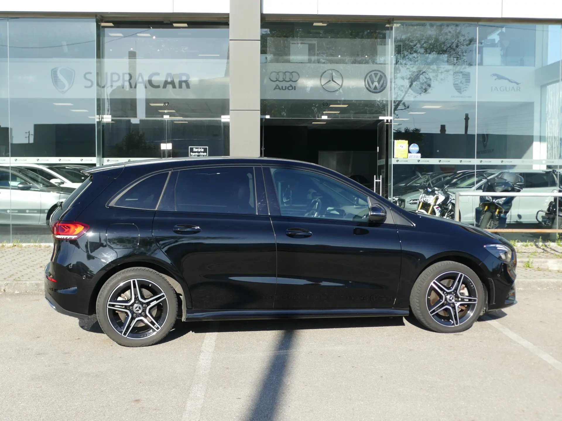 Mercedes-Benz B 250 e AMG Line 17