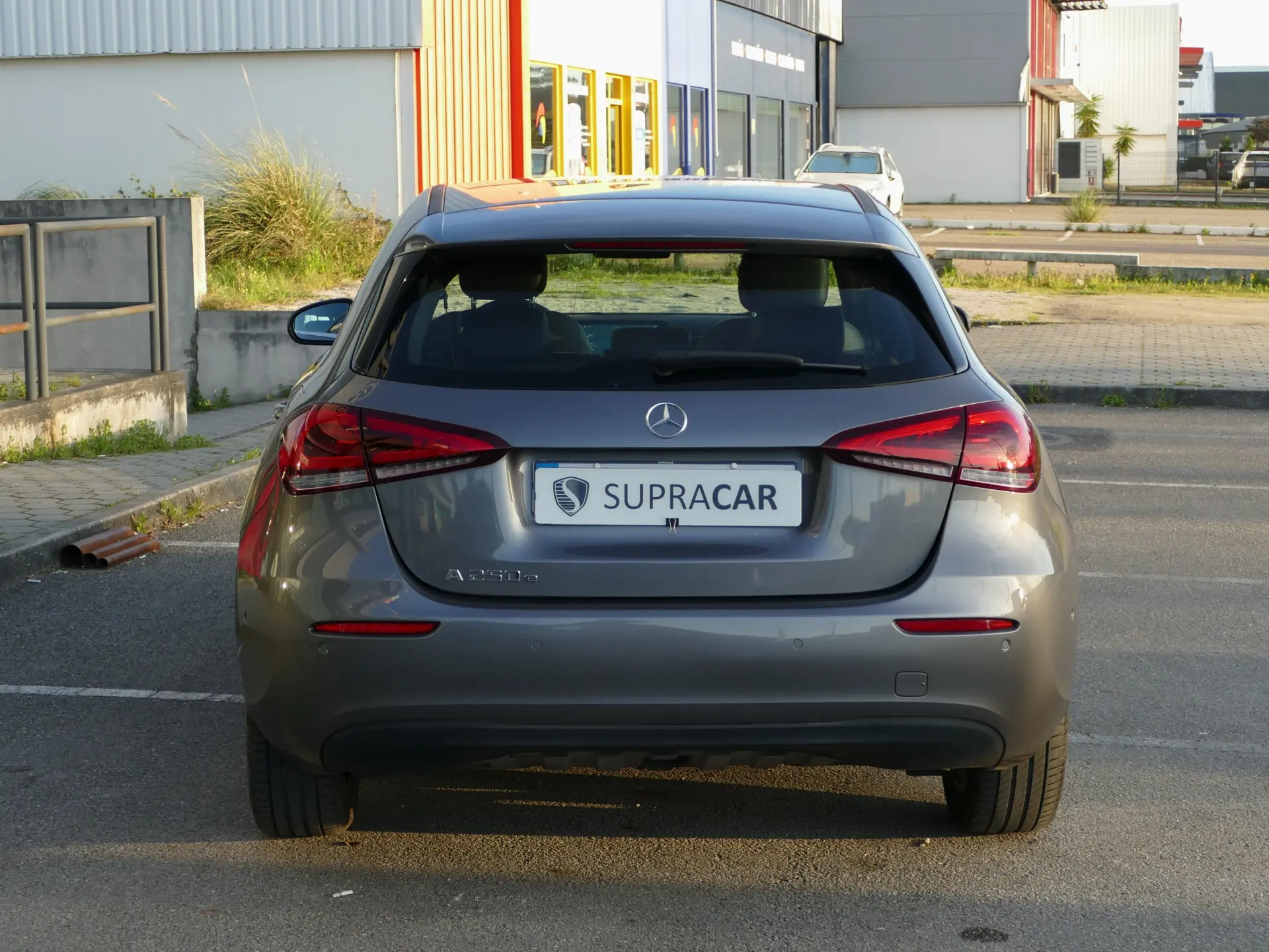 Mercedes-Benz A 250 e Style Plus 4