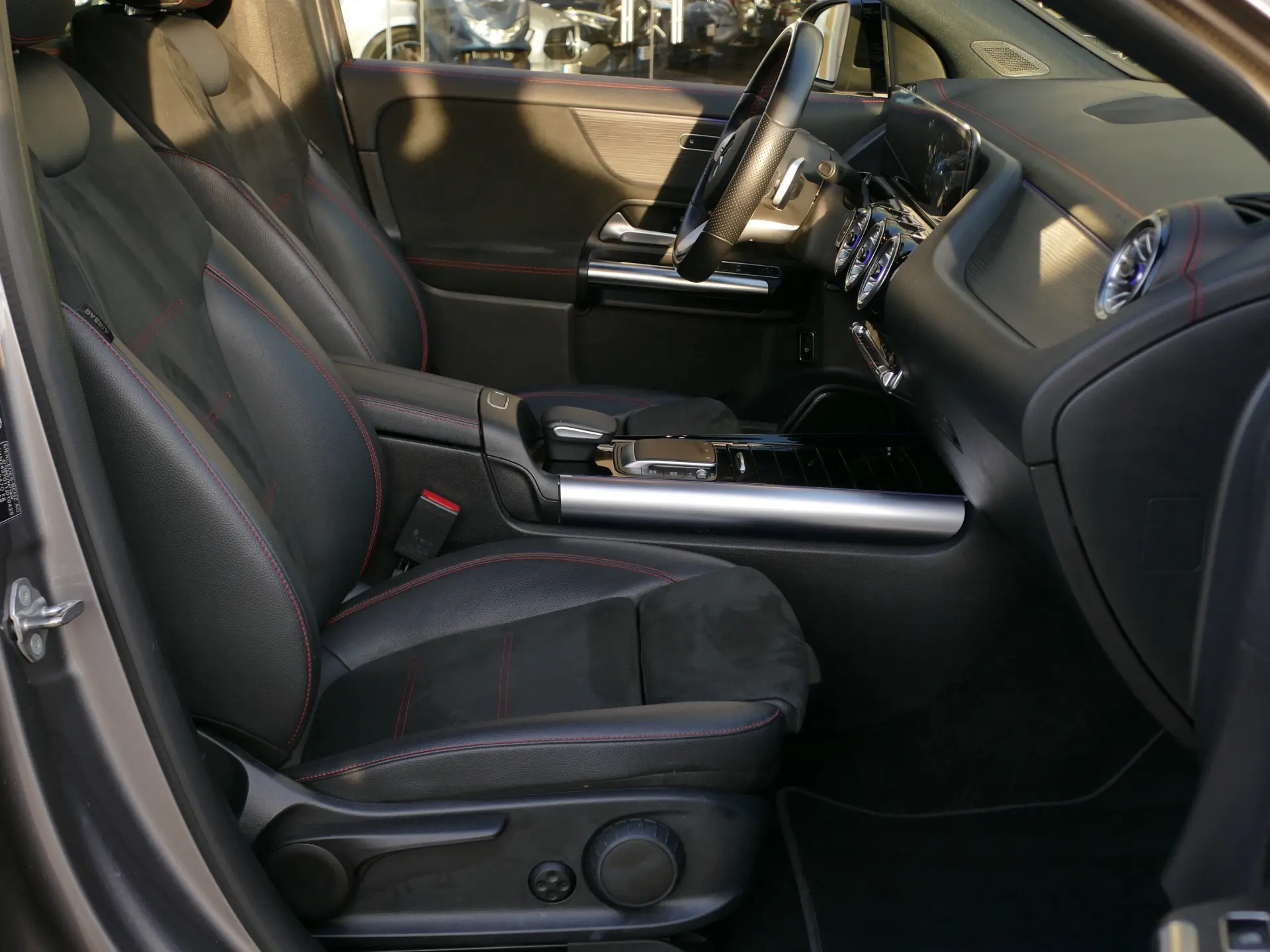 Mercedes-Benz EQA 250 AMG Line 32