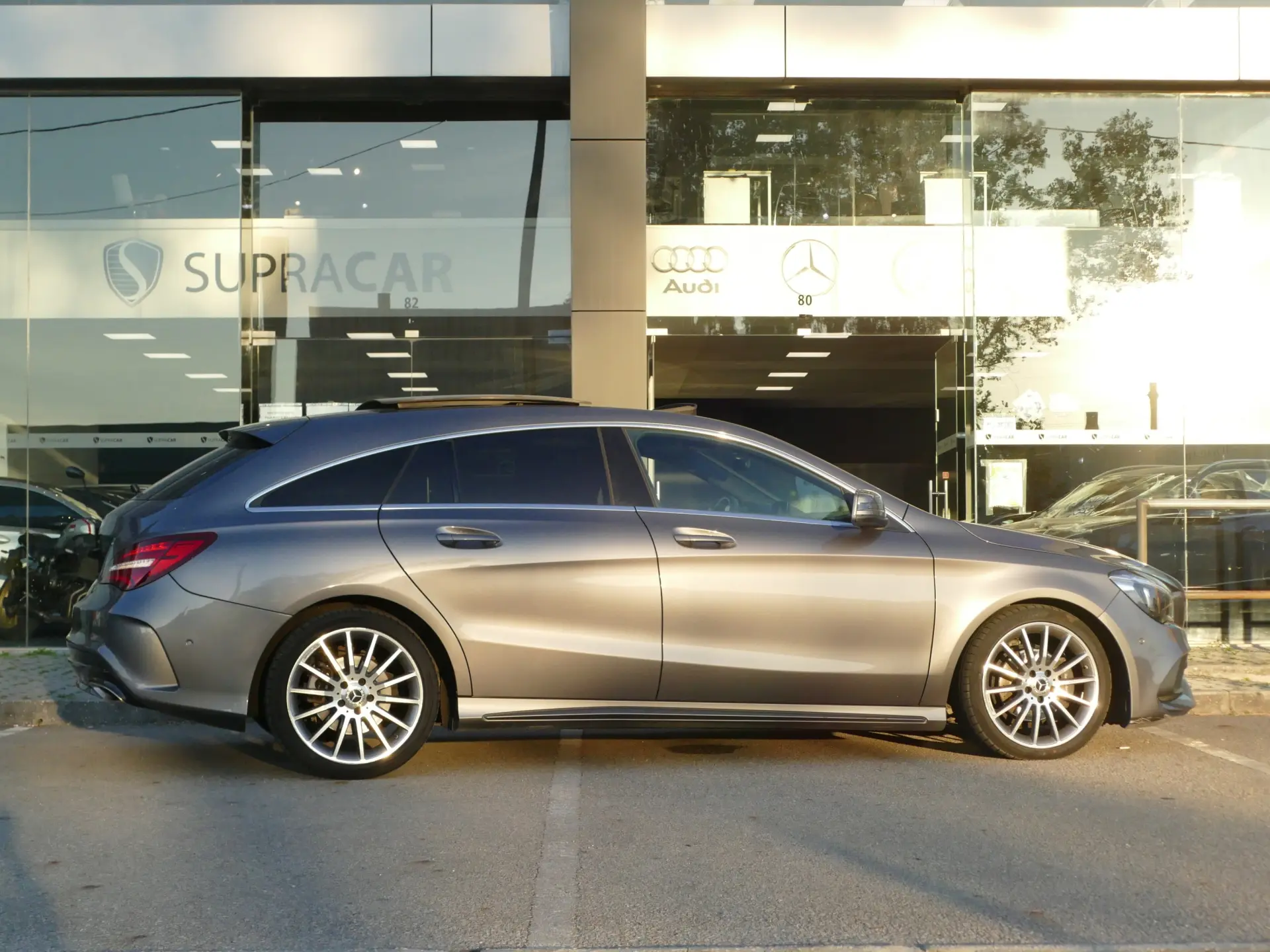 Mercedes-Benz CLA 200 d Shooting Brake AMG Line Aut. 17