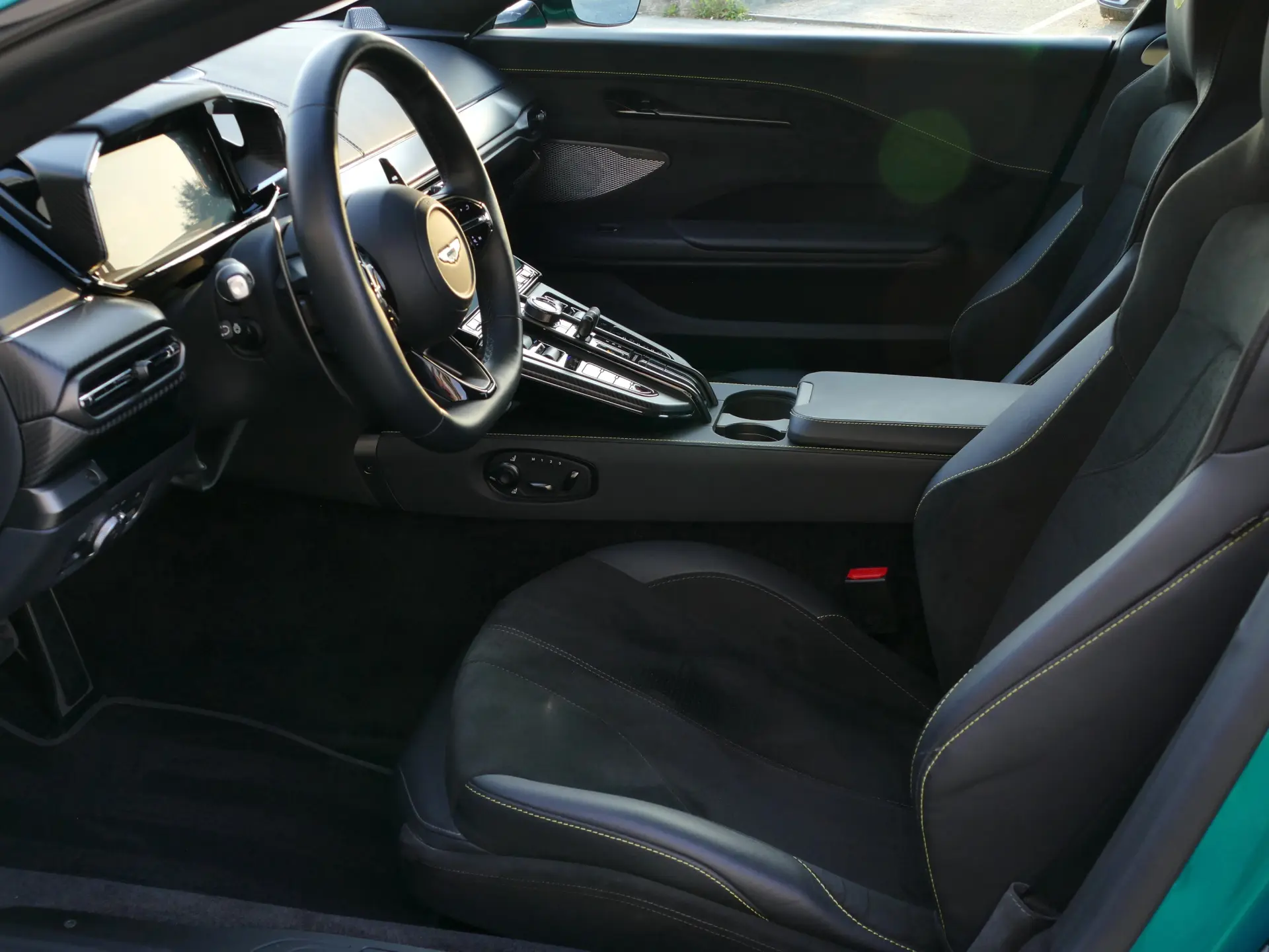 Aston Martin Vantage Coupe V8 42