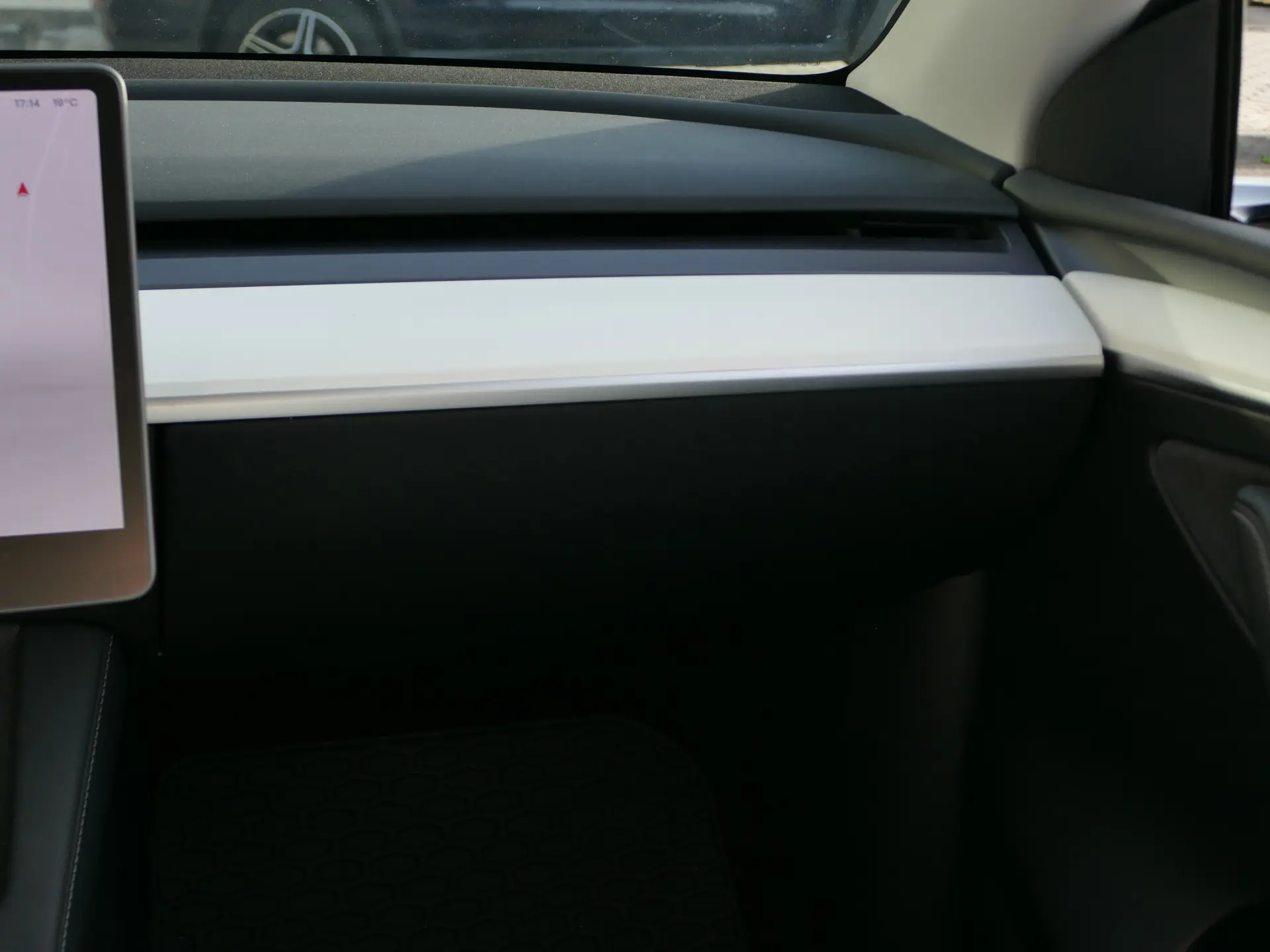 Tesla Model Y Standard 32