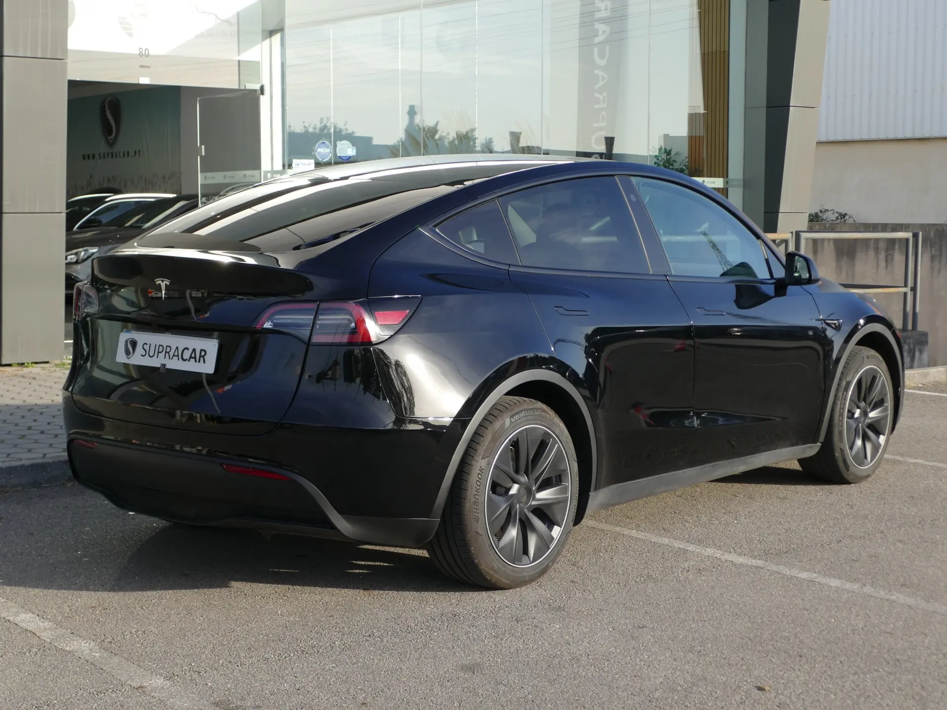 Tesla Model Y Standard 4