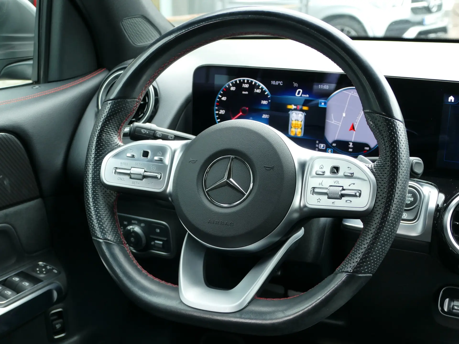 Mercedes-Benz GLB 180 d AMG Line 37