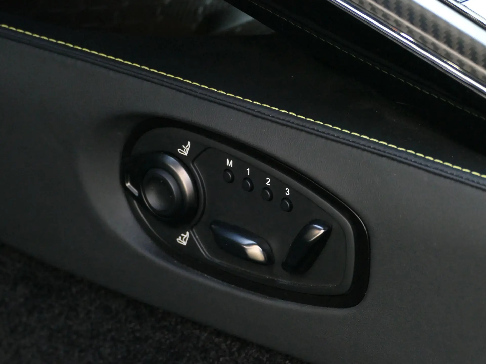 Aston Martin Vantage Coupe V8 45