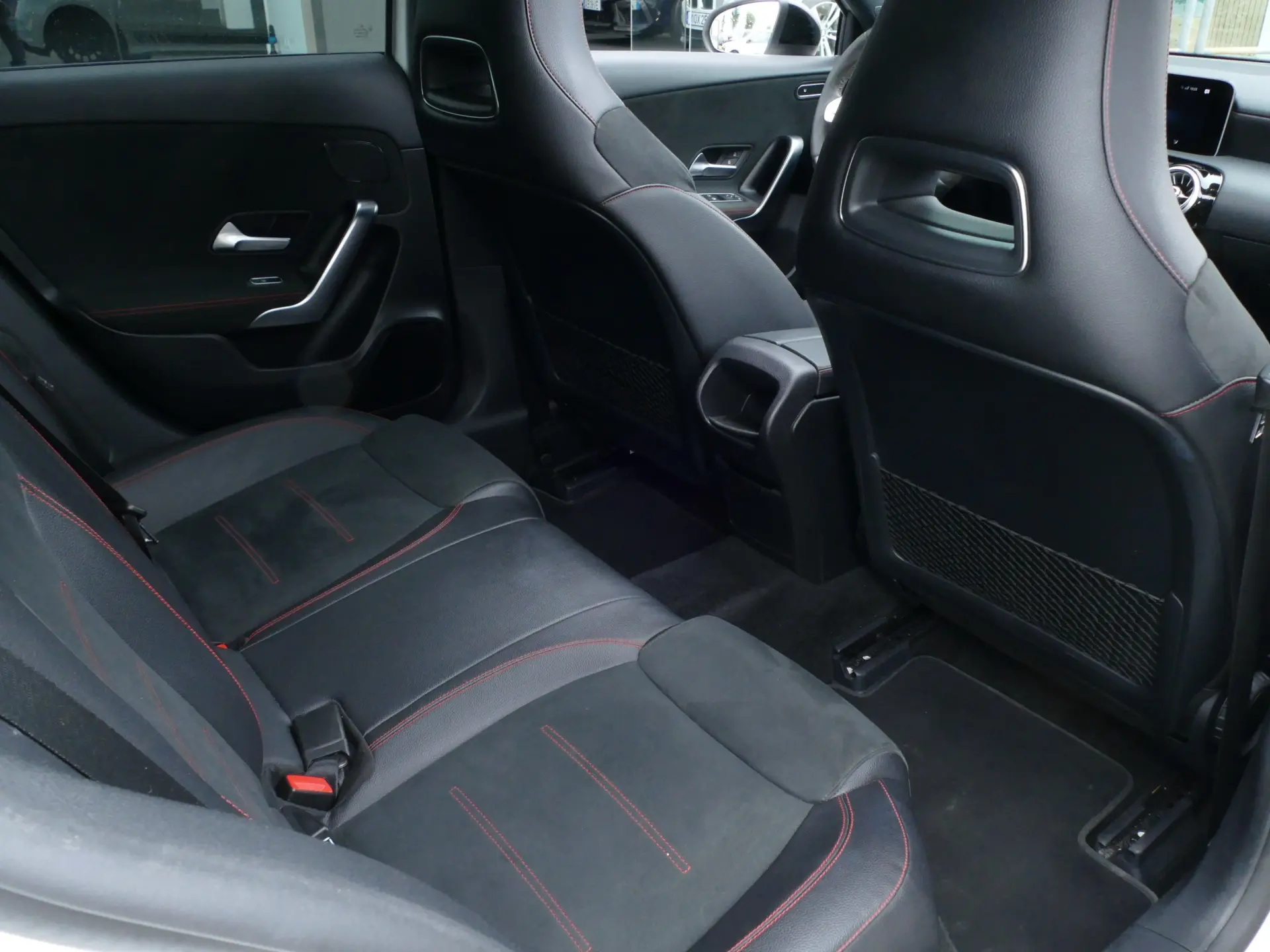 Mercedes-Benz A 35 AMG 4Matic 33