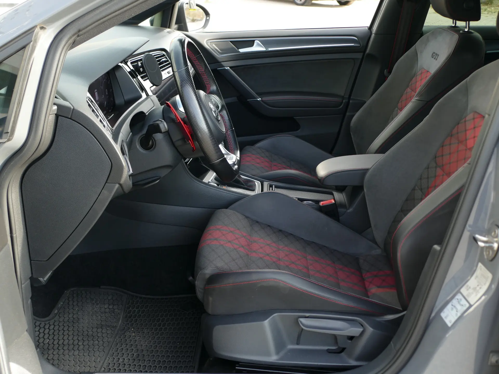 Volkswagen Golf 2.0 TSI GTi TCR DSG 29